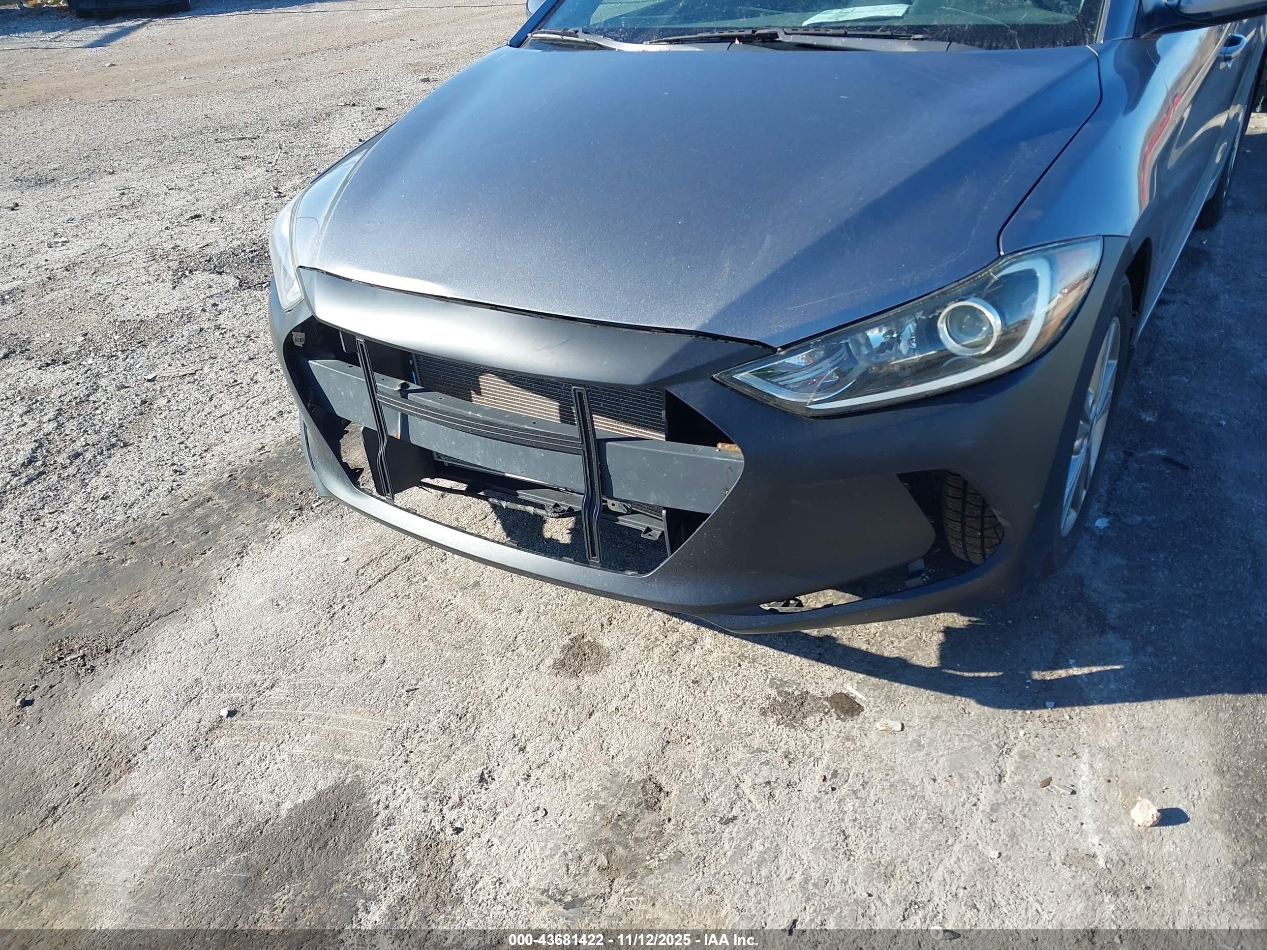 HYUNDAI ELANTRA image 6