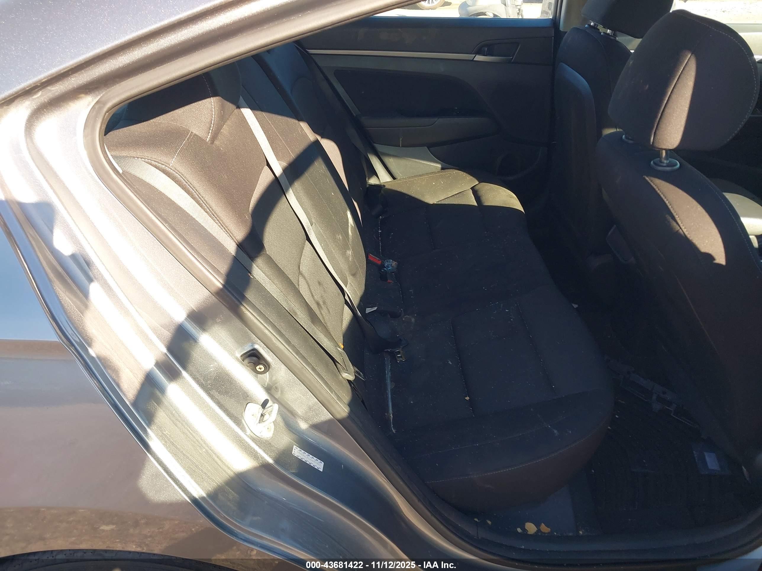HYUNDAI ELANTRA image 8