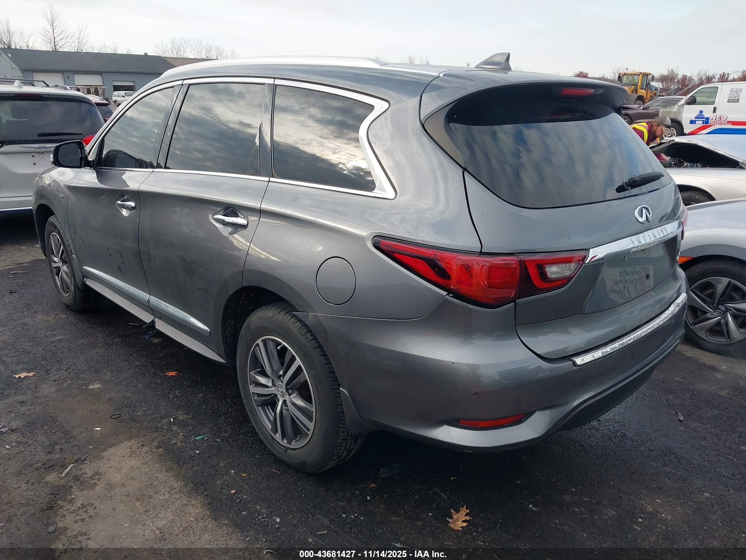 INFINITI QX60 image 3