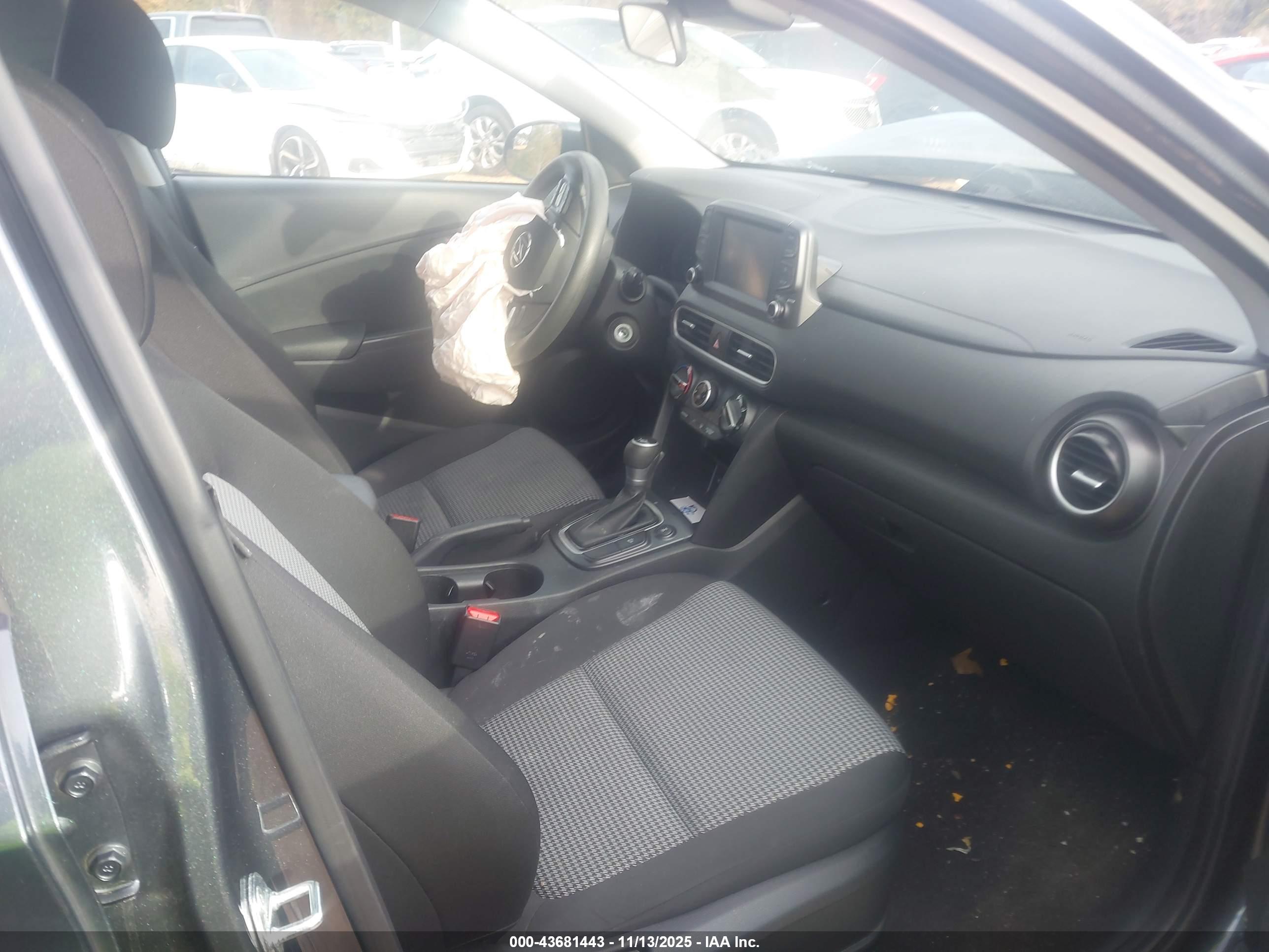 HYUNDAI KONA image 5