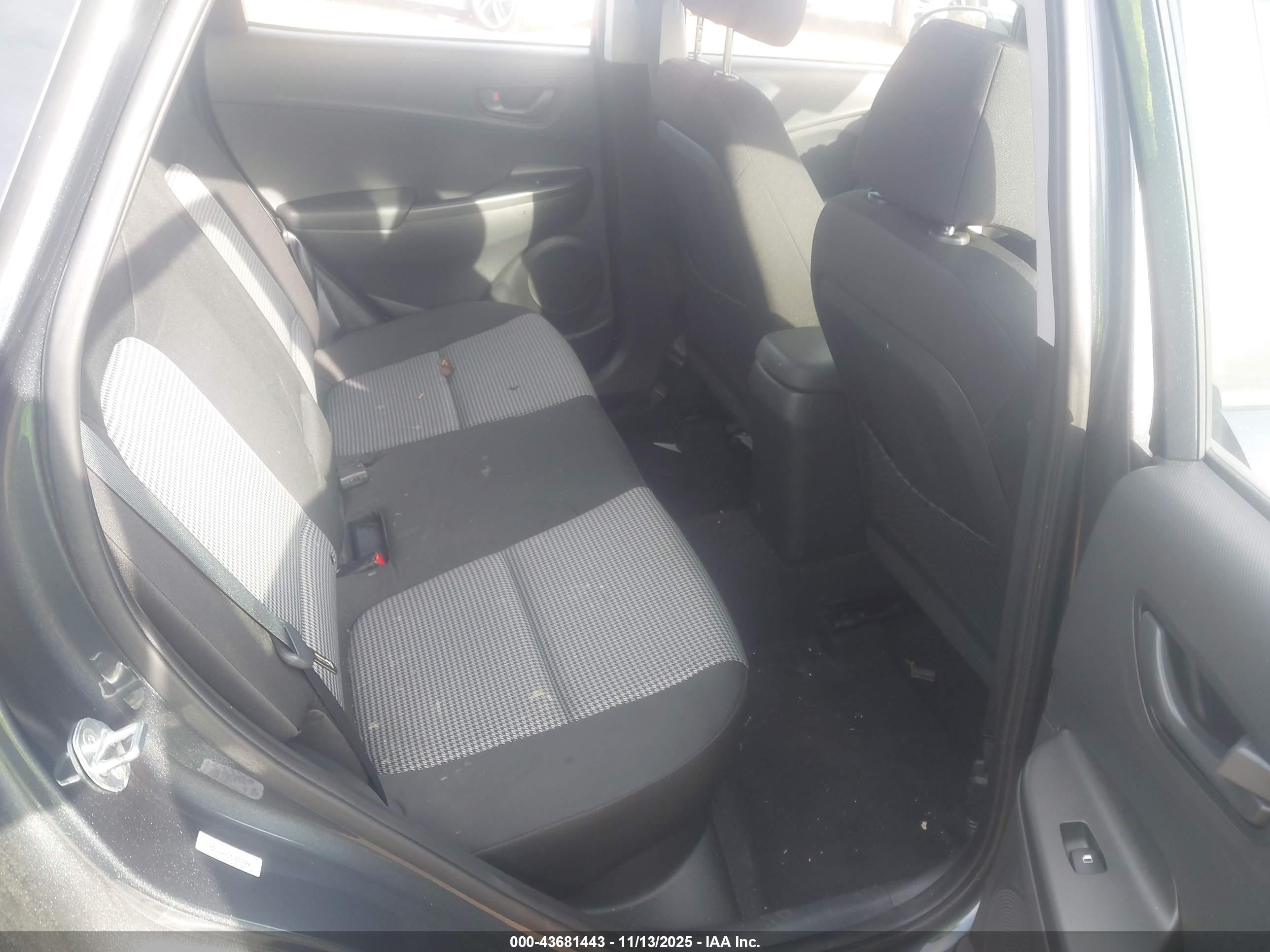 HYUNDAI KONA image 8