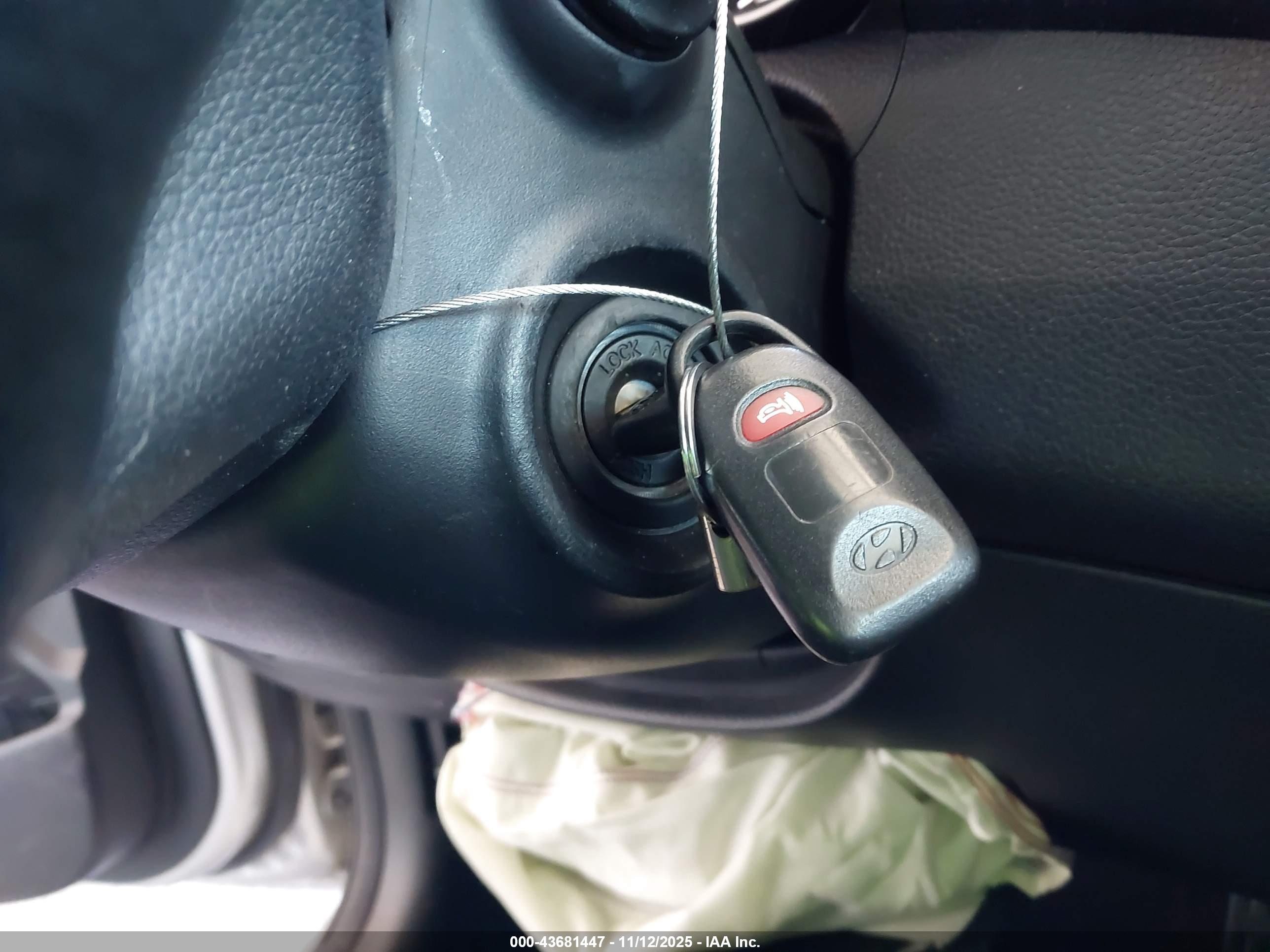 HYUNDAI ELANTRA image 11