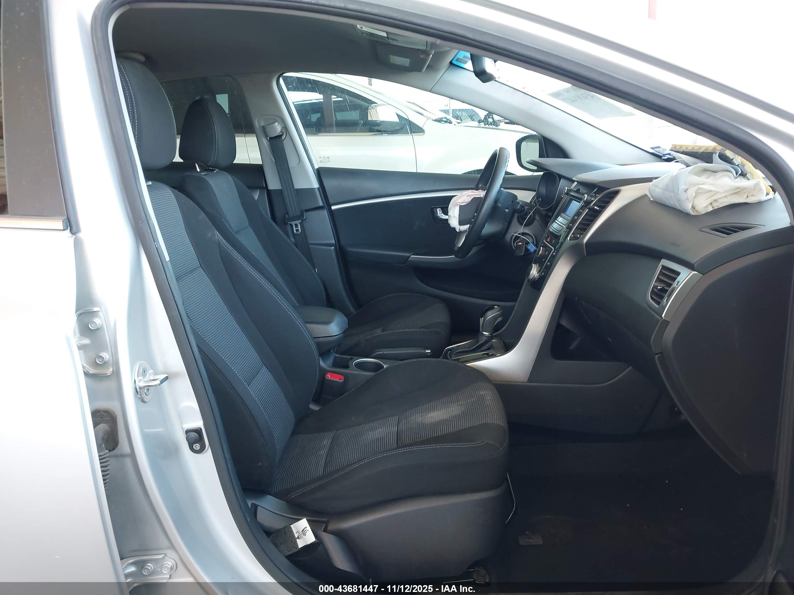 HYUNDAI ELANTRA image 5