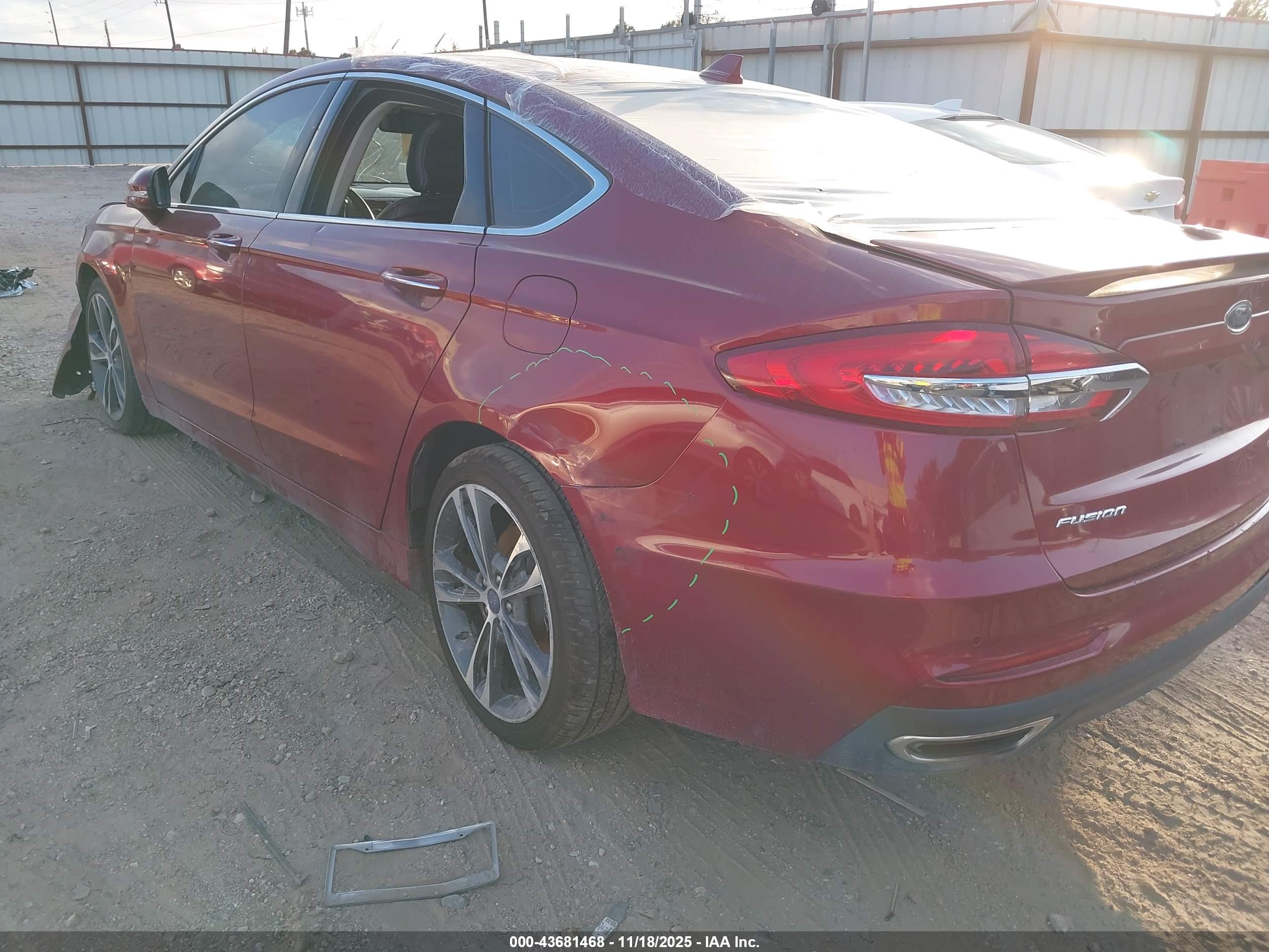FORD FUSION image 3