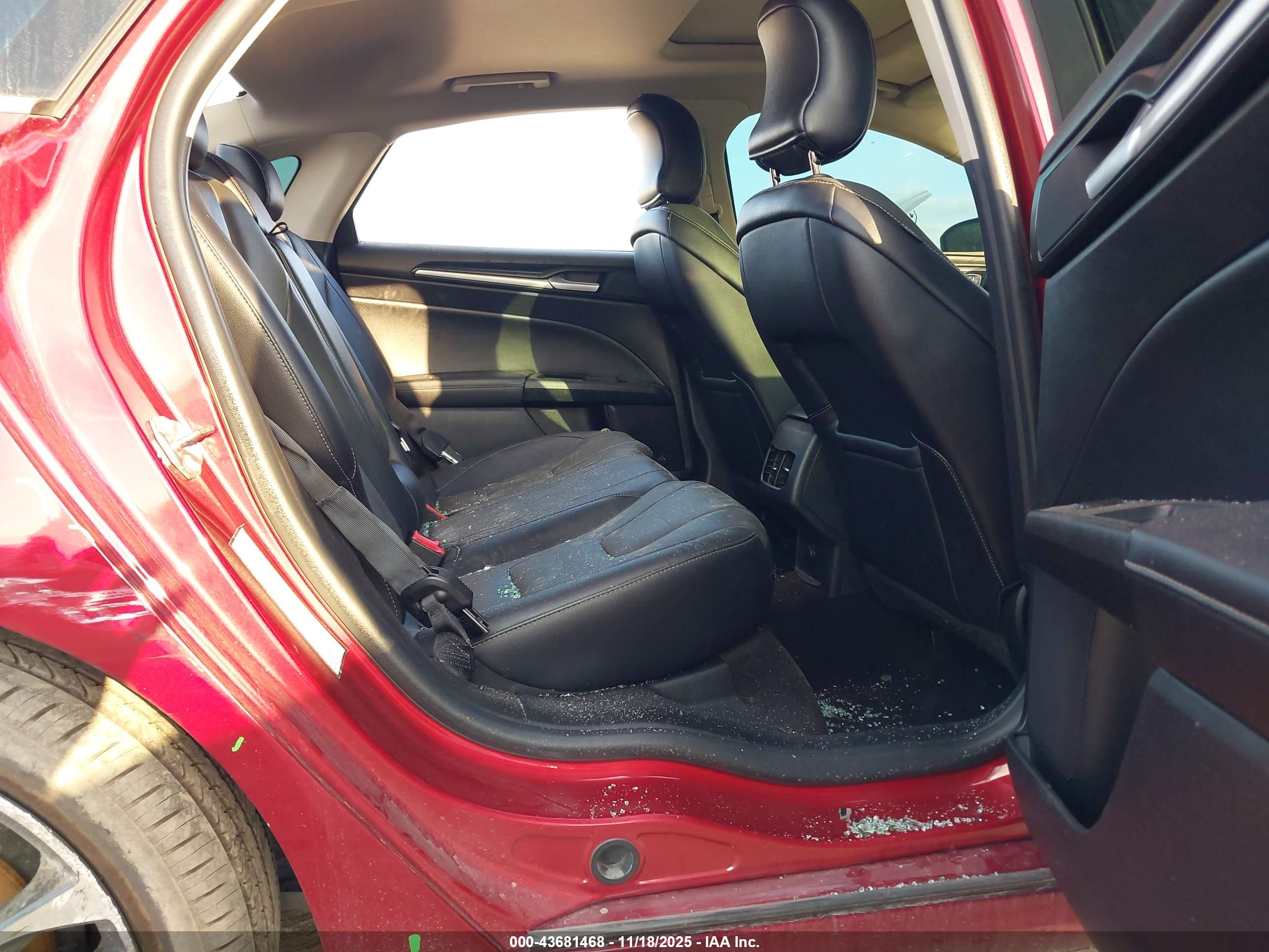 FORD FUSION image 8