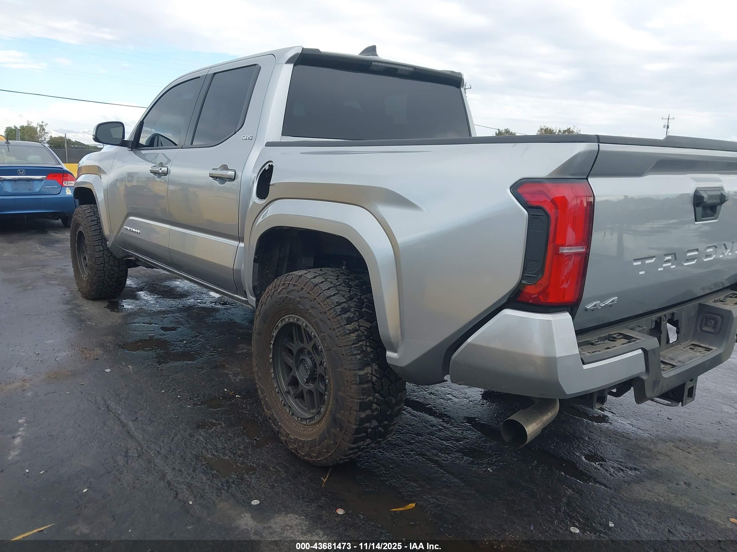 TOYOTA TACOMA image 3