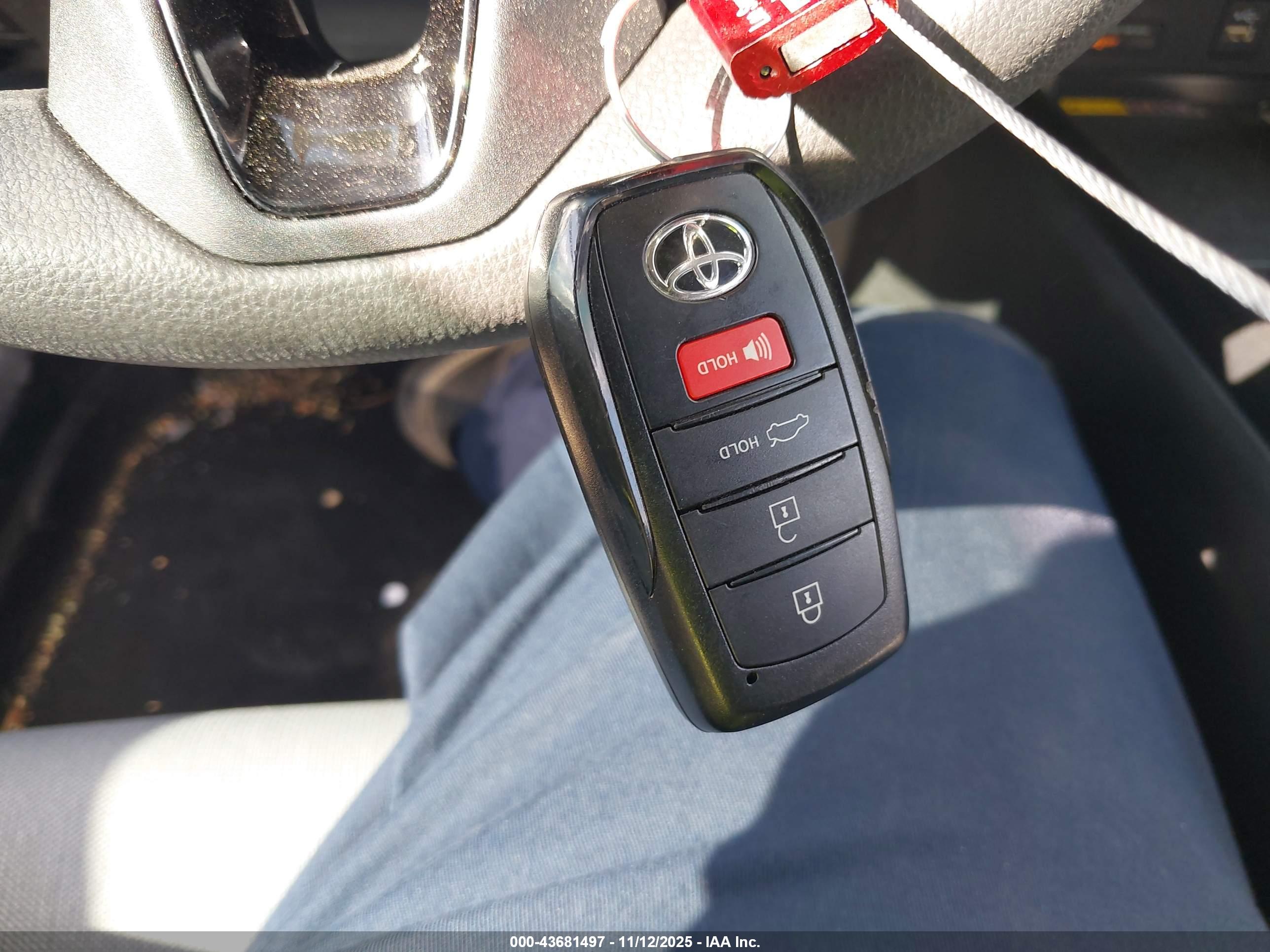 TOYOTA CAMRY image 11