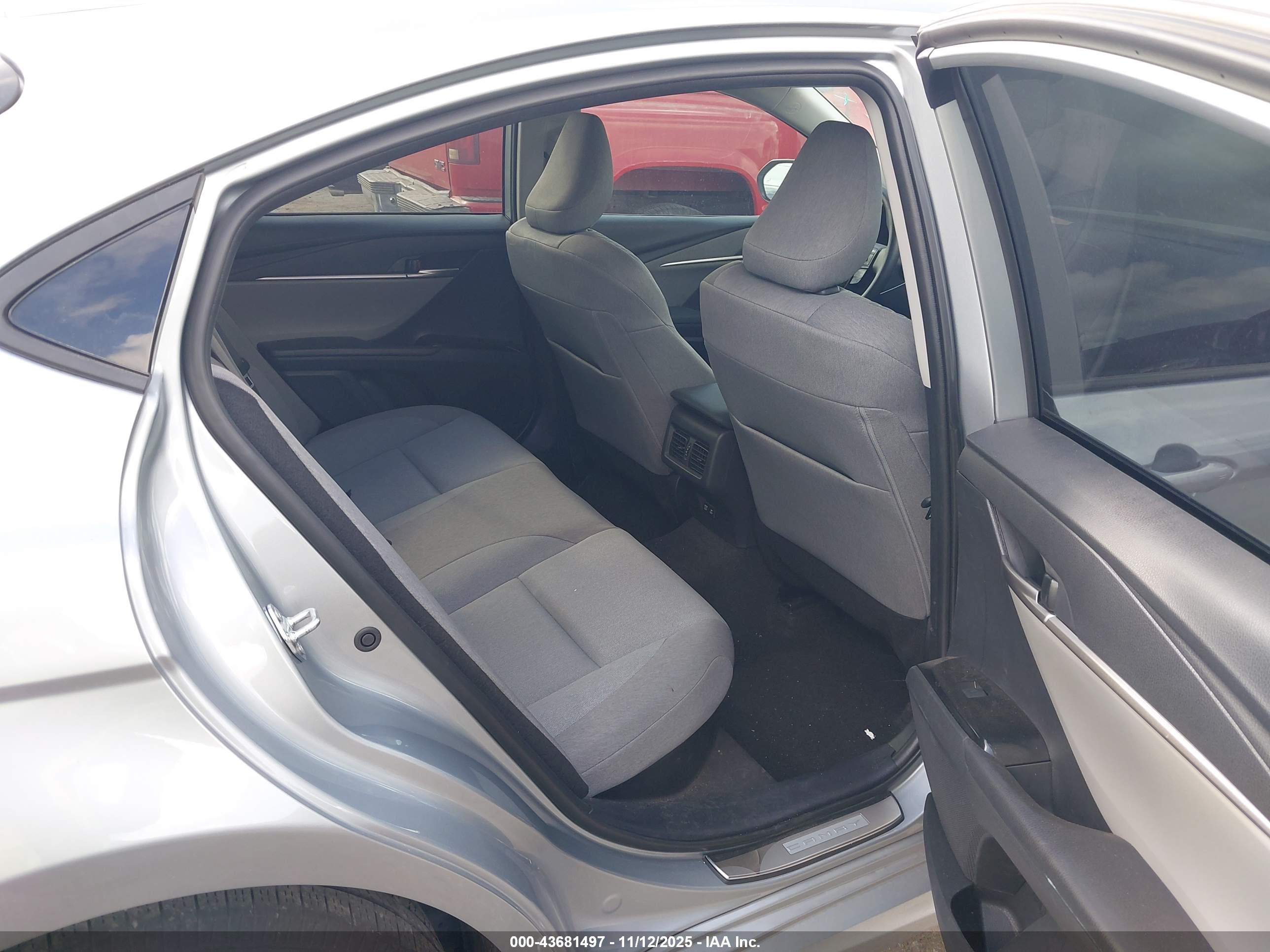 TOYOTA CAMRY image 8