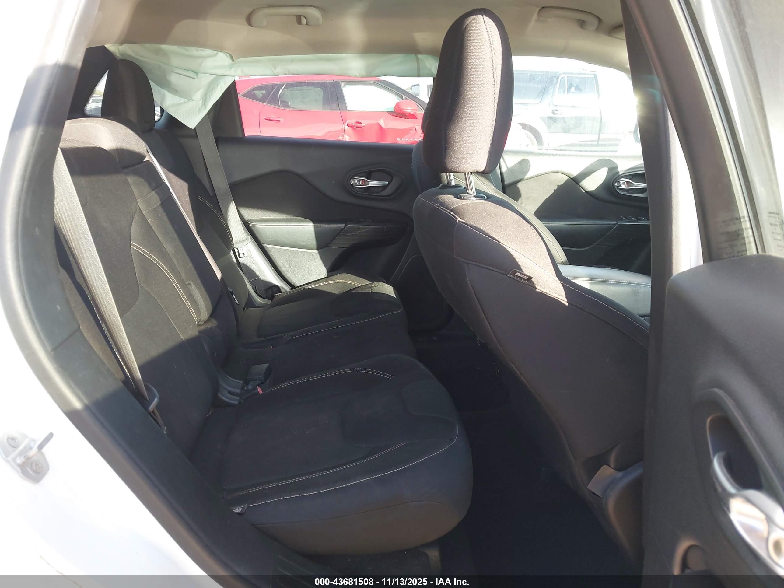 JEEP CHEROKEE image 8