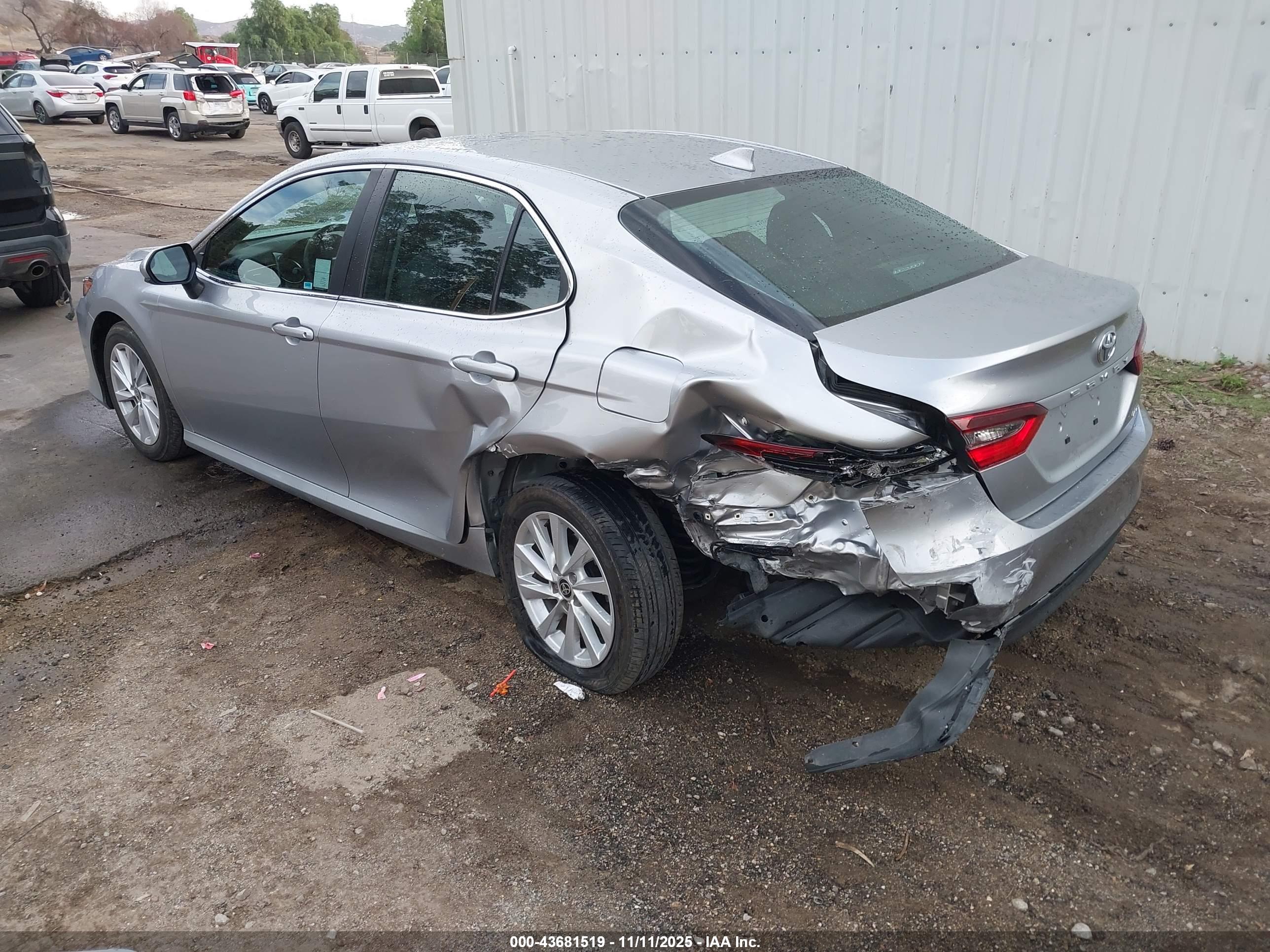 TOYOTA CAMRY image 3