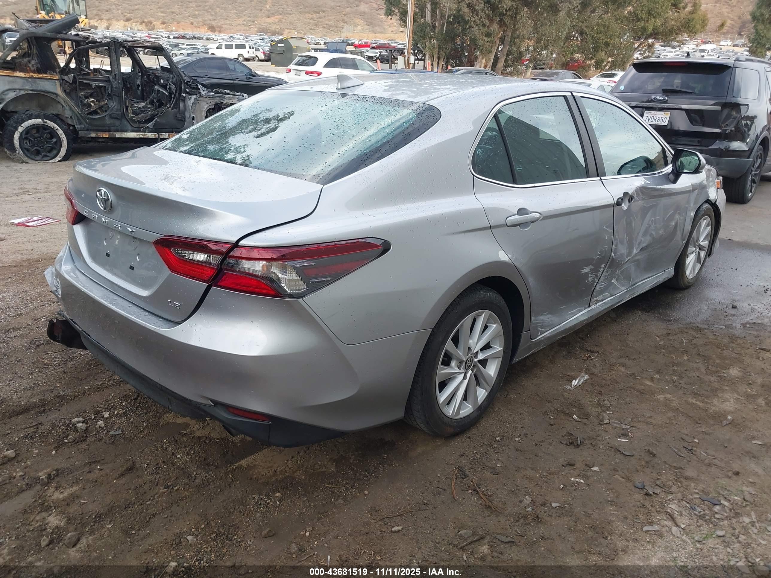 TOYOTA CAMRY image 4