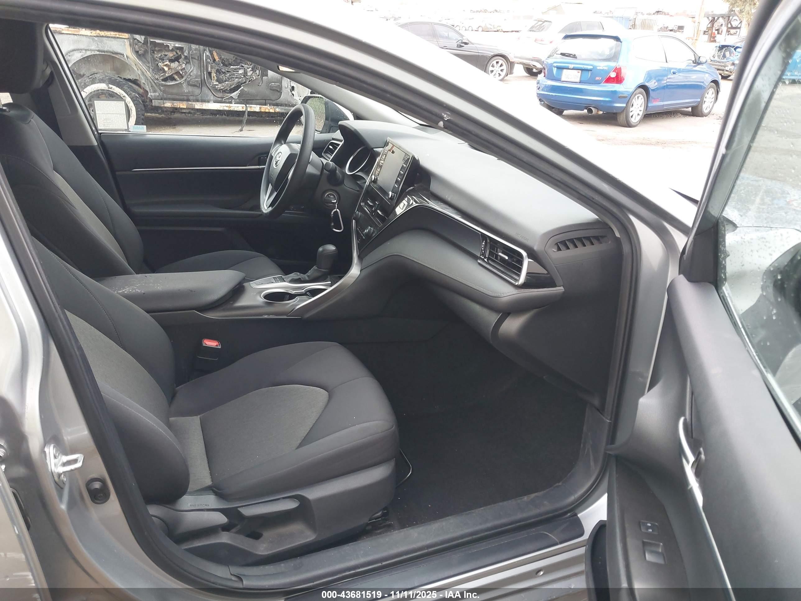 TOYOTA CAMRY image 5