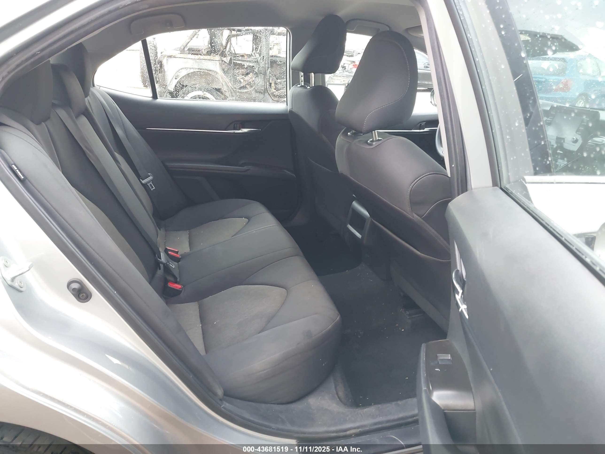 TOYOTA CAMRY image 8