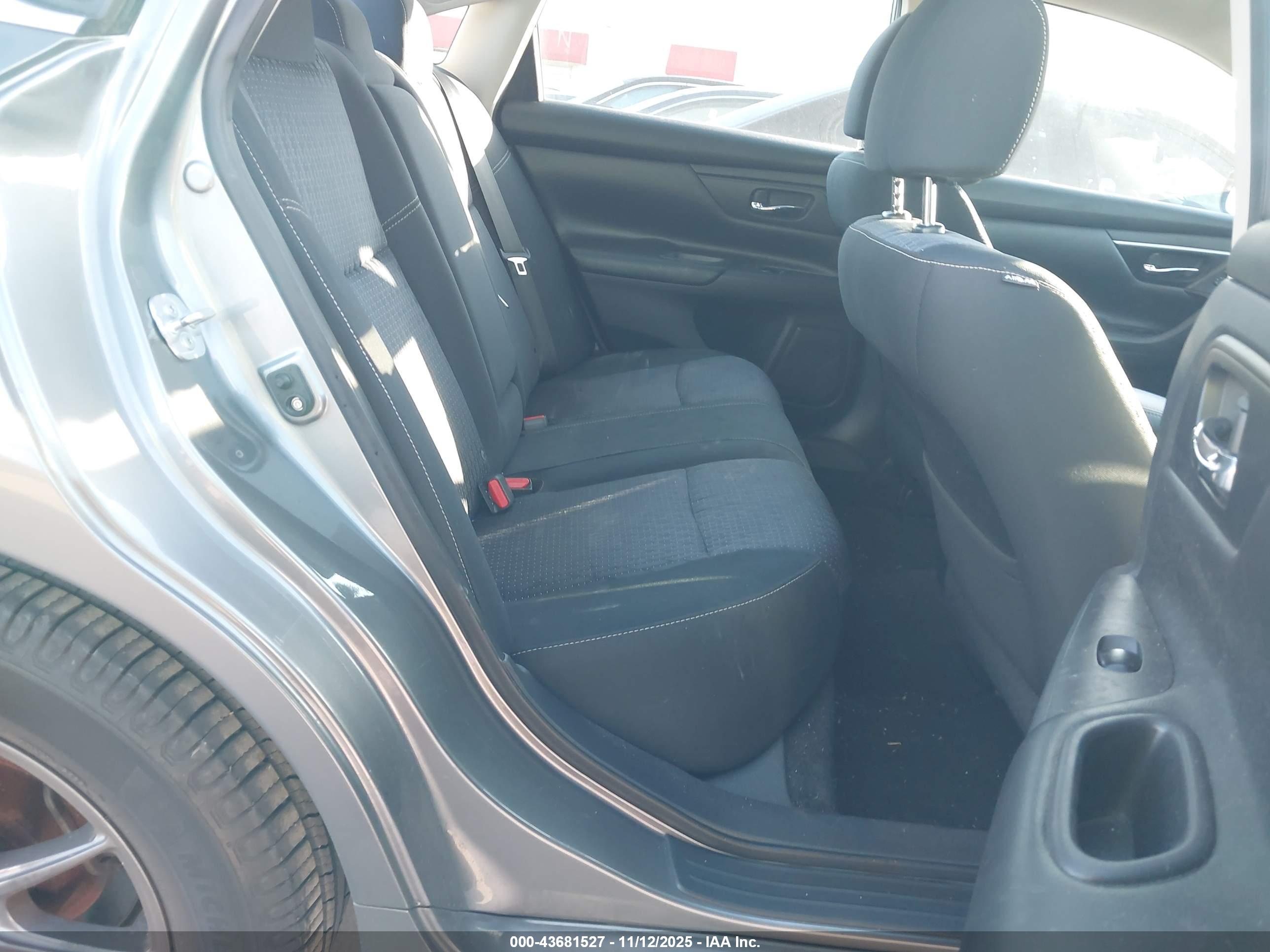 NISSAN ALTIMA image 8