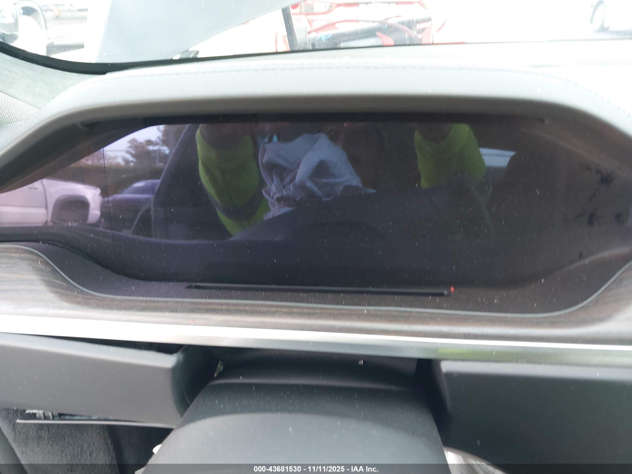 TESLA MODEL image 7
