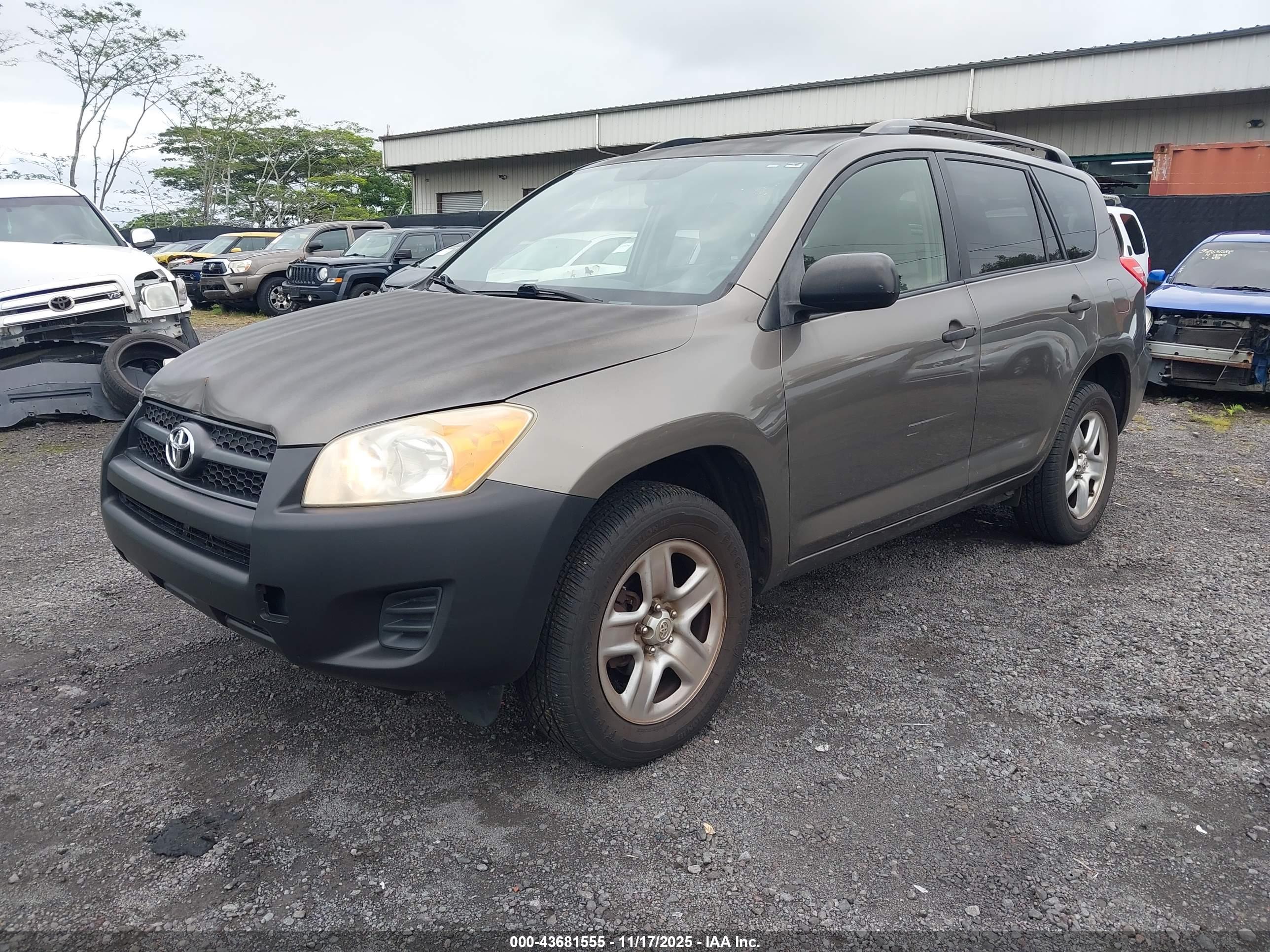 TOYOTA RAV4 image 2