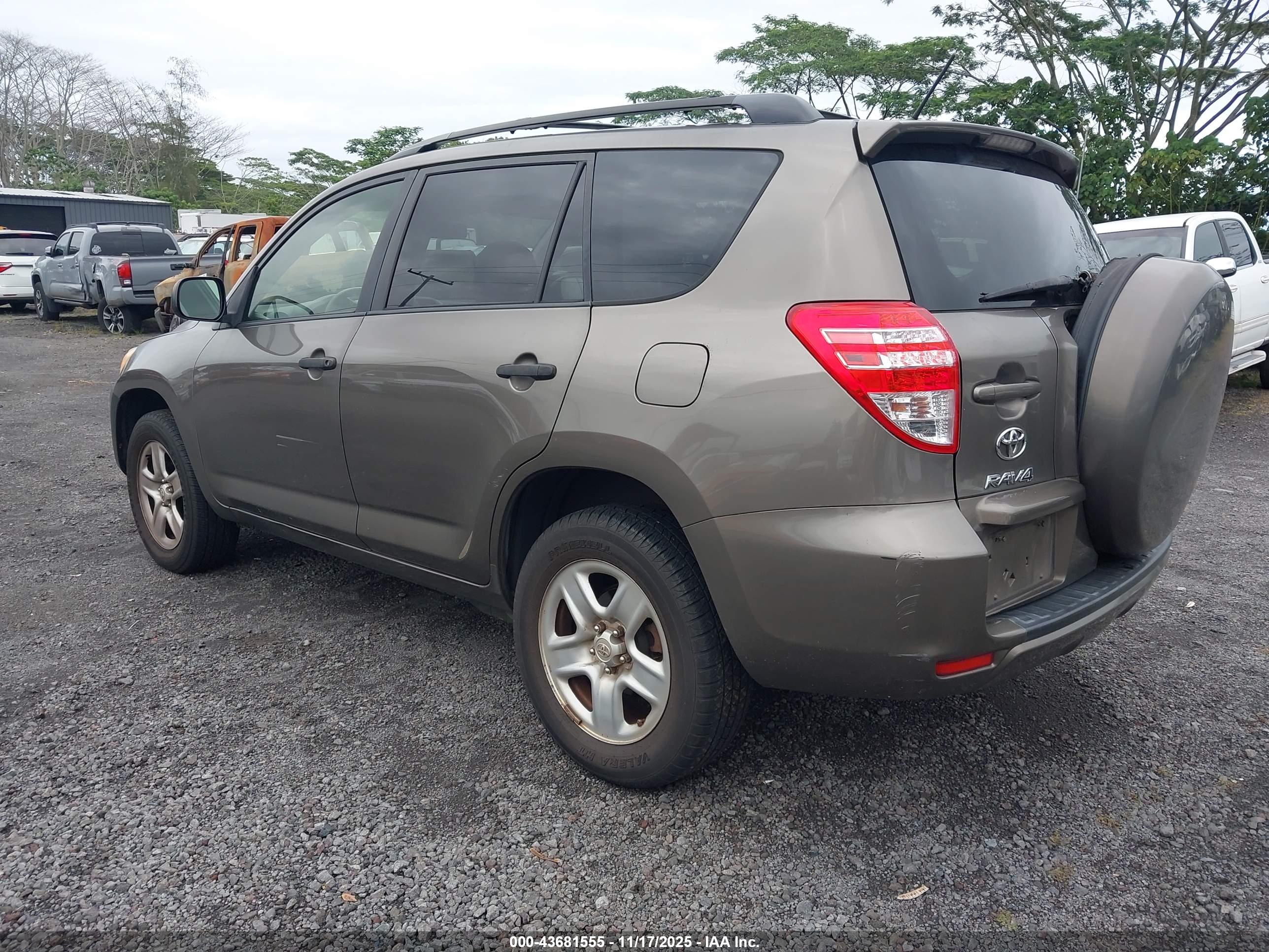 TOYOTA RAV4 image 3