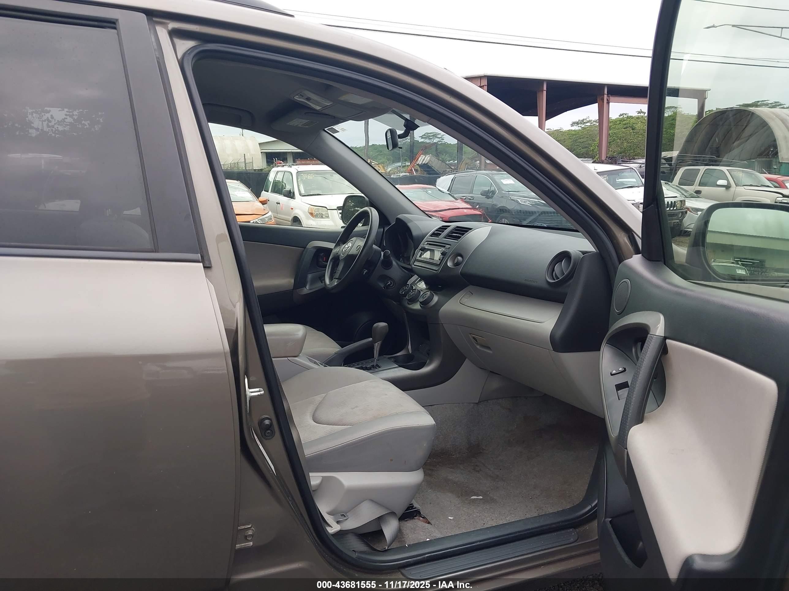 TOYOTA RAV4 image 5