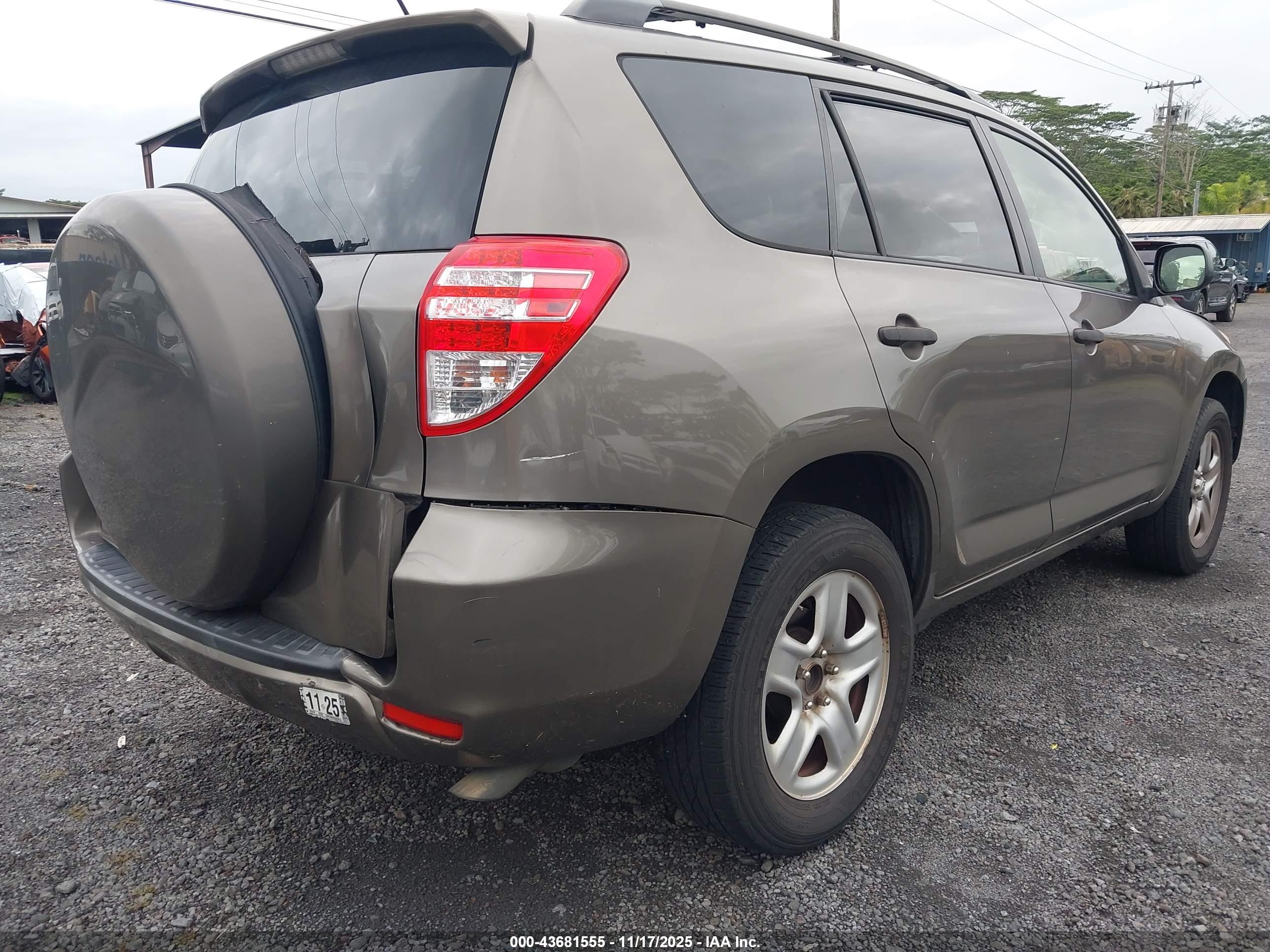TOYOTA RAV4 image 6