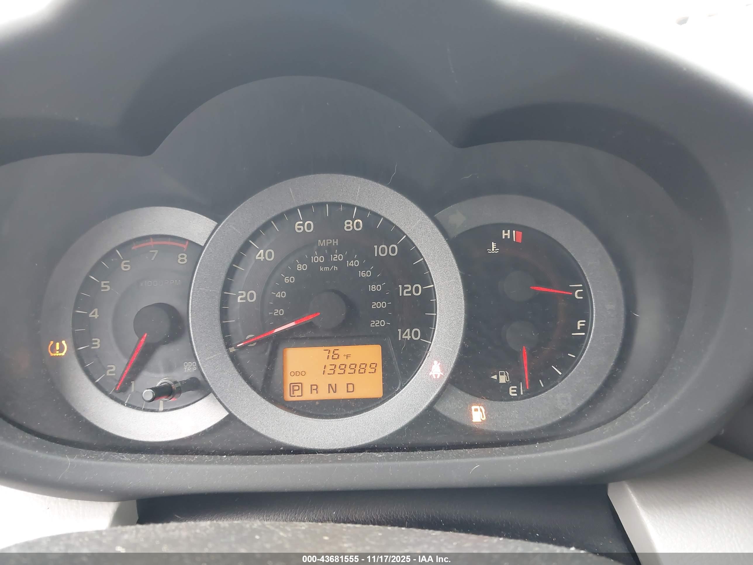 TOYOTA RAV4 image 7
