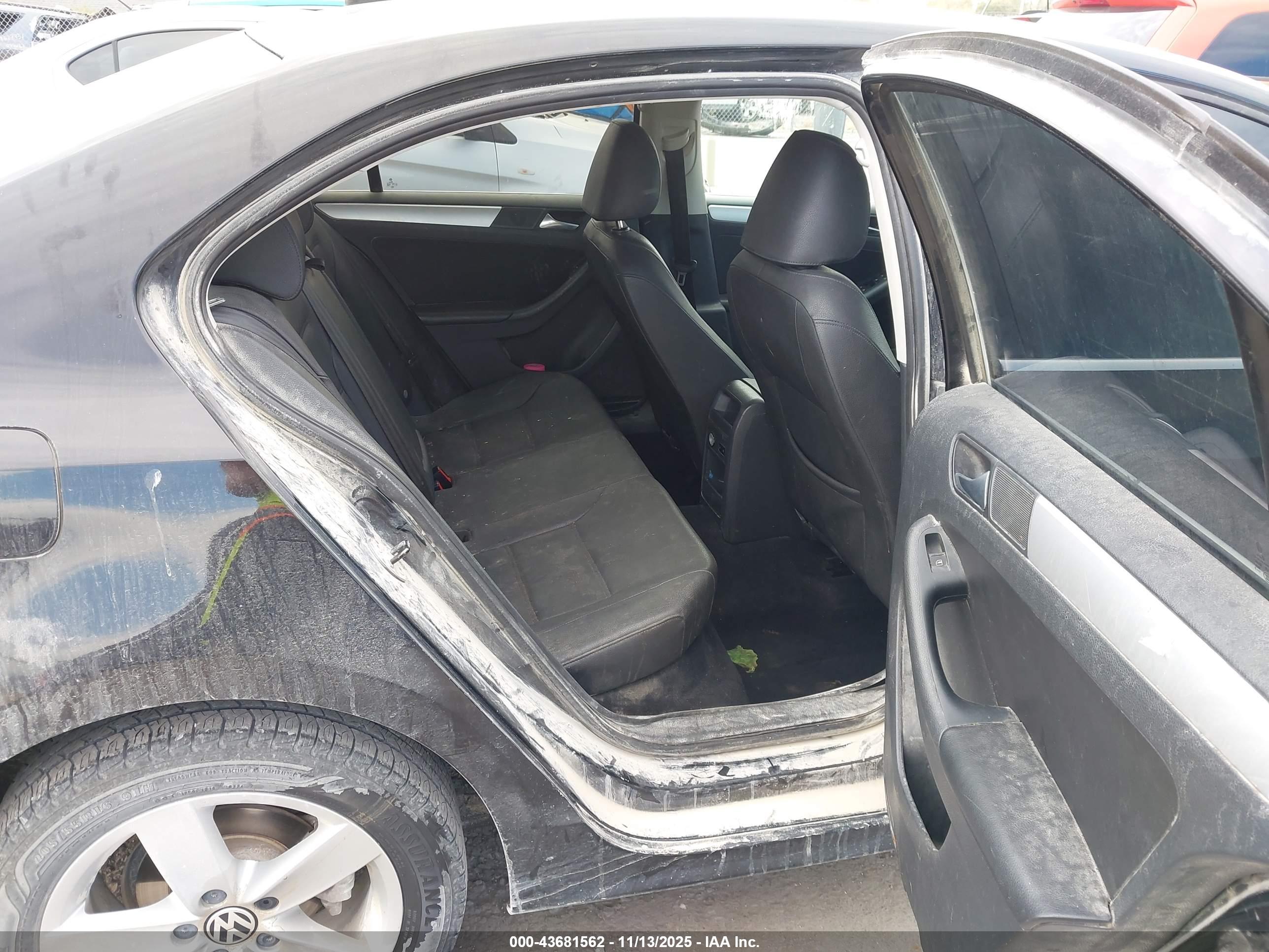VOLKSWAGEN JETTA image 8