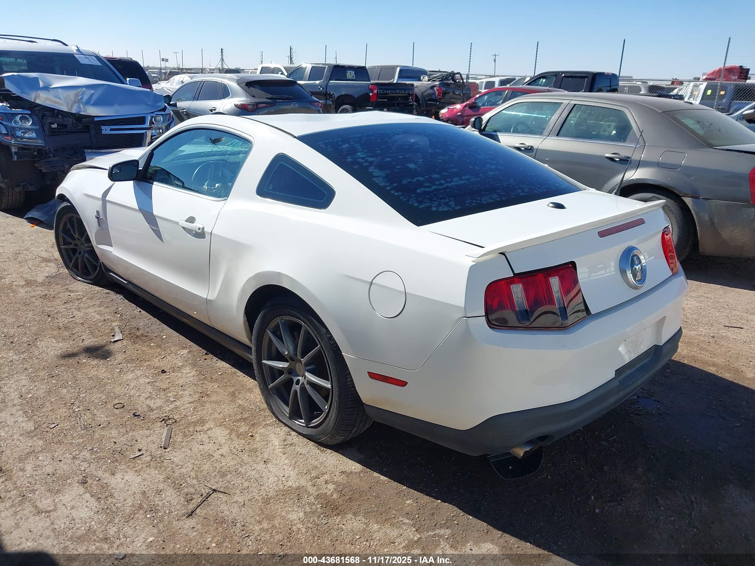 FORD MUSTANG image 3