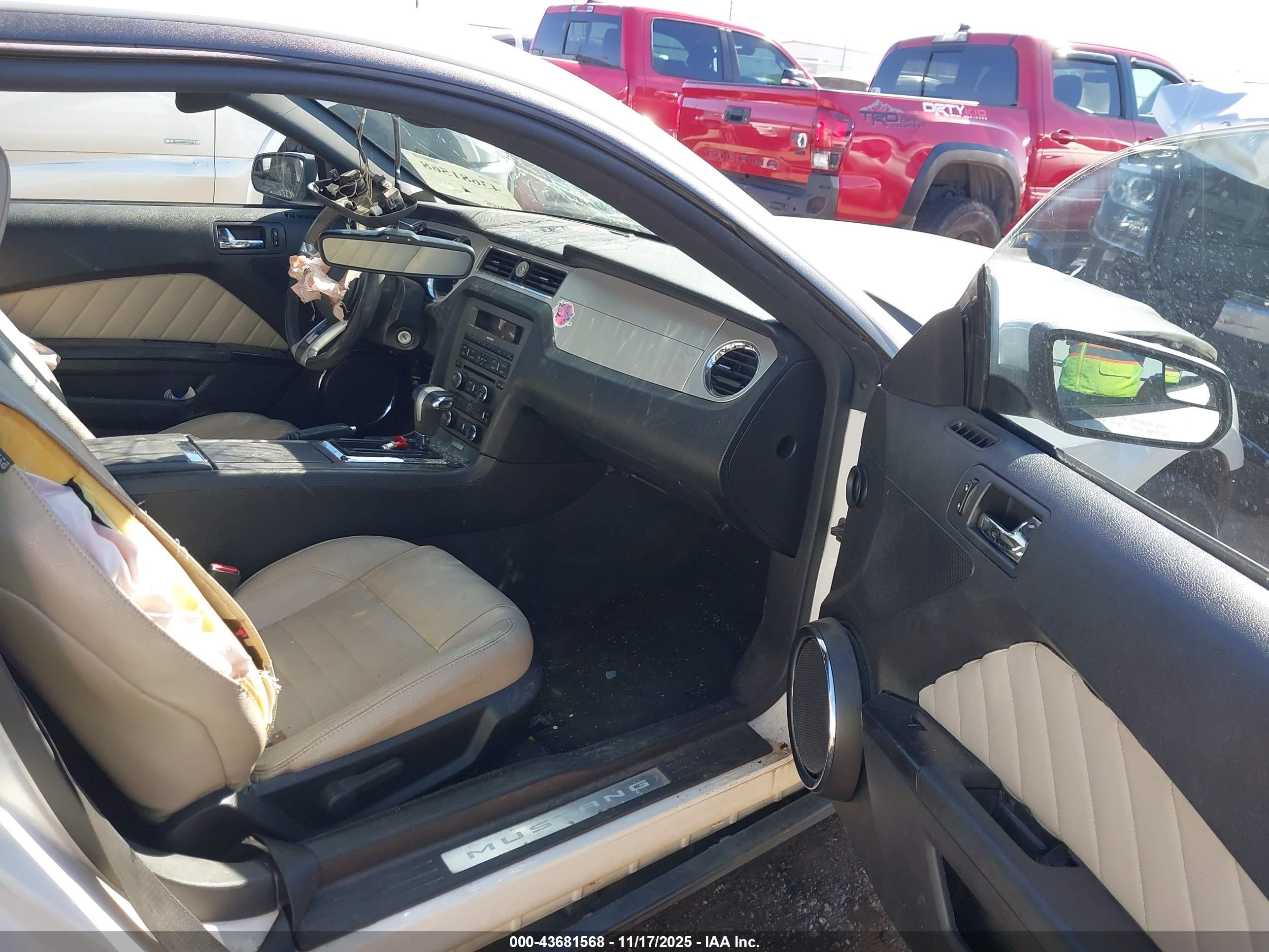 FORD MUSTANG image 5