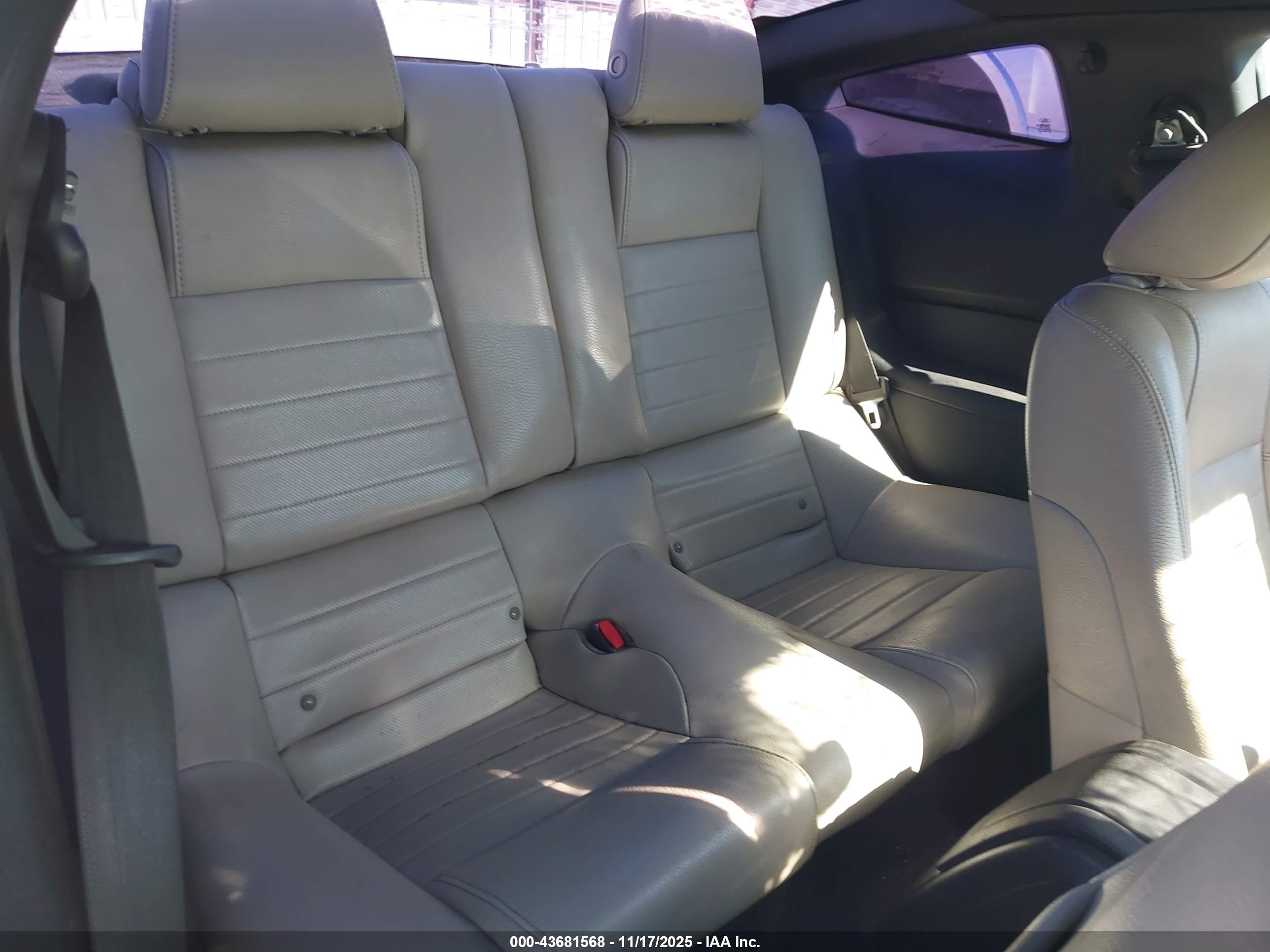 FORD MUSTANG image 8