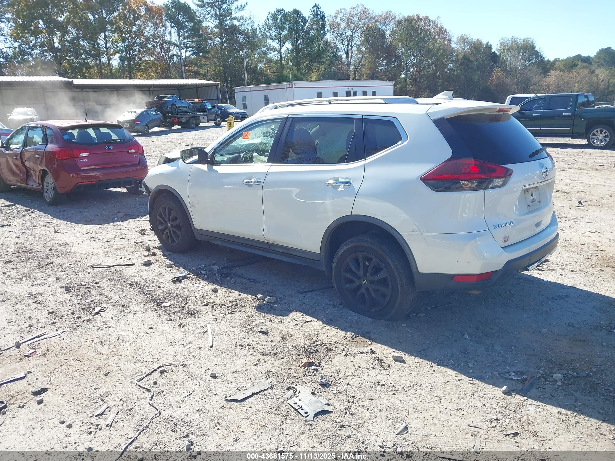 NISSAN ROGUE image 3