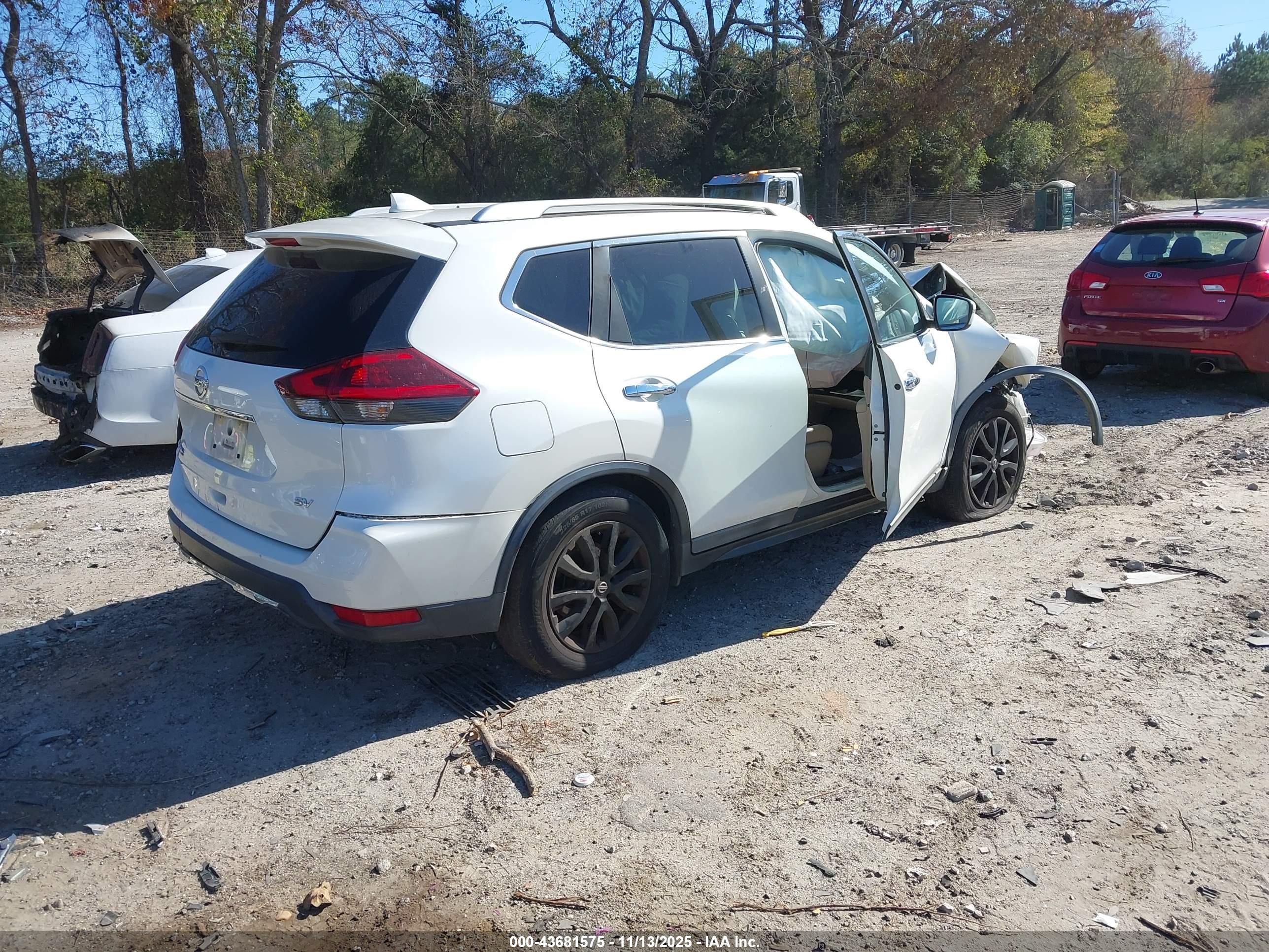 NISSAN ROGUE image 4