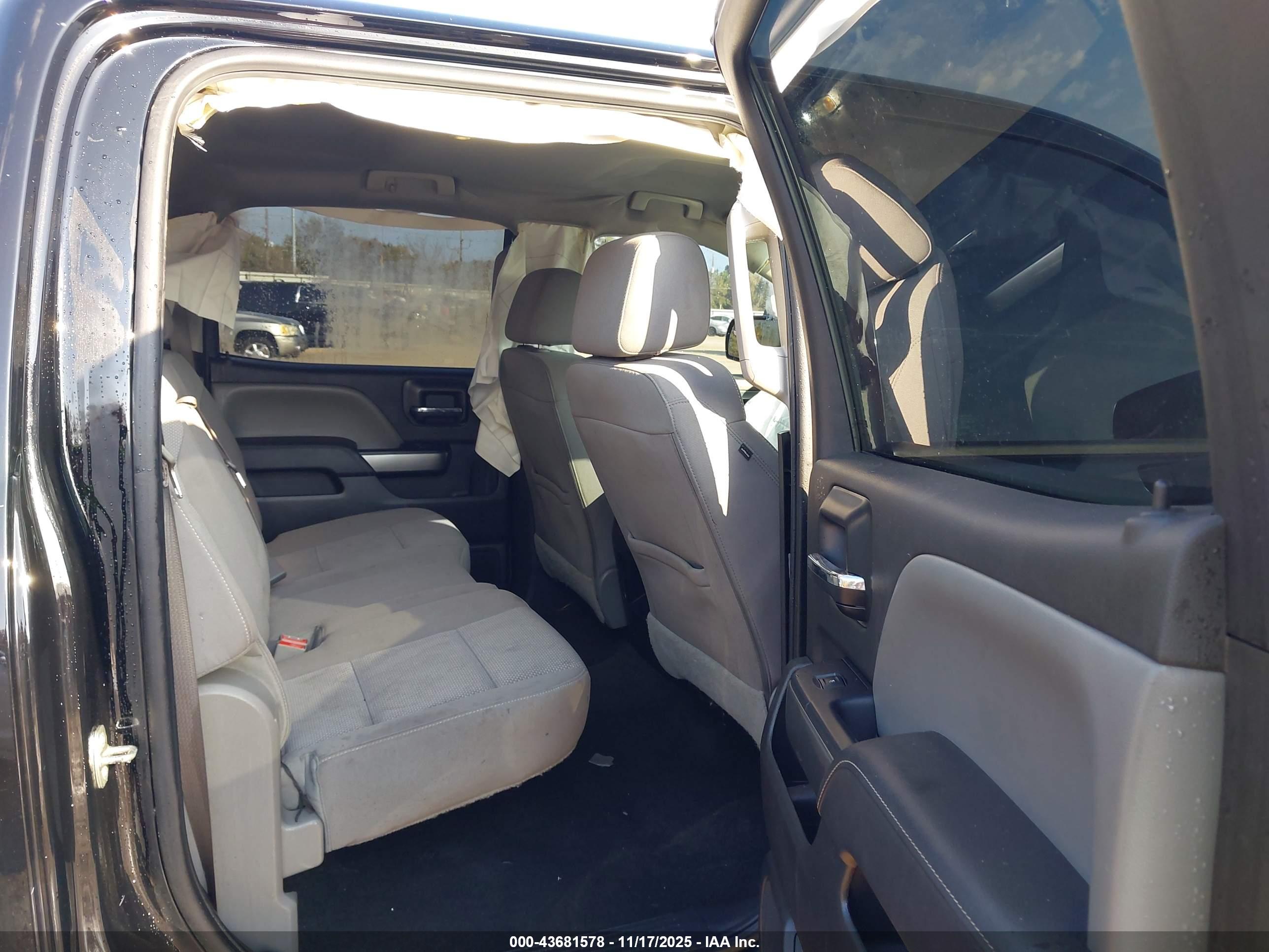 CHEVROLET SILVERADO image 8