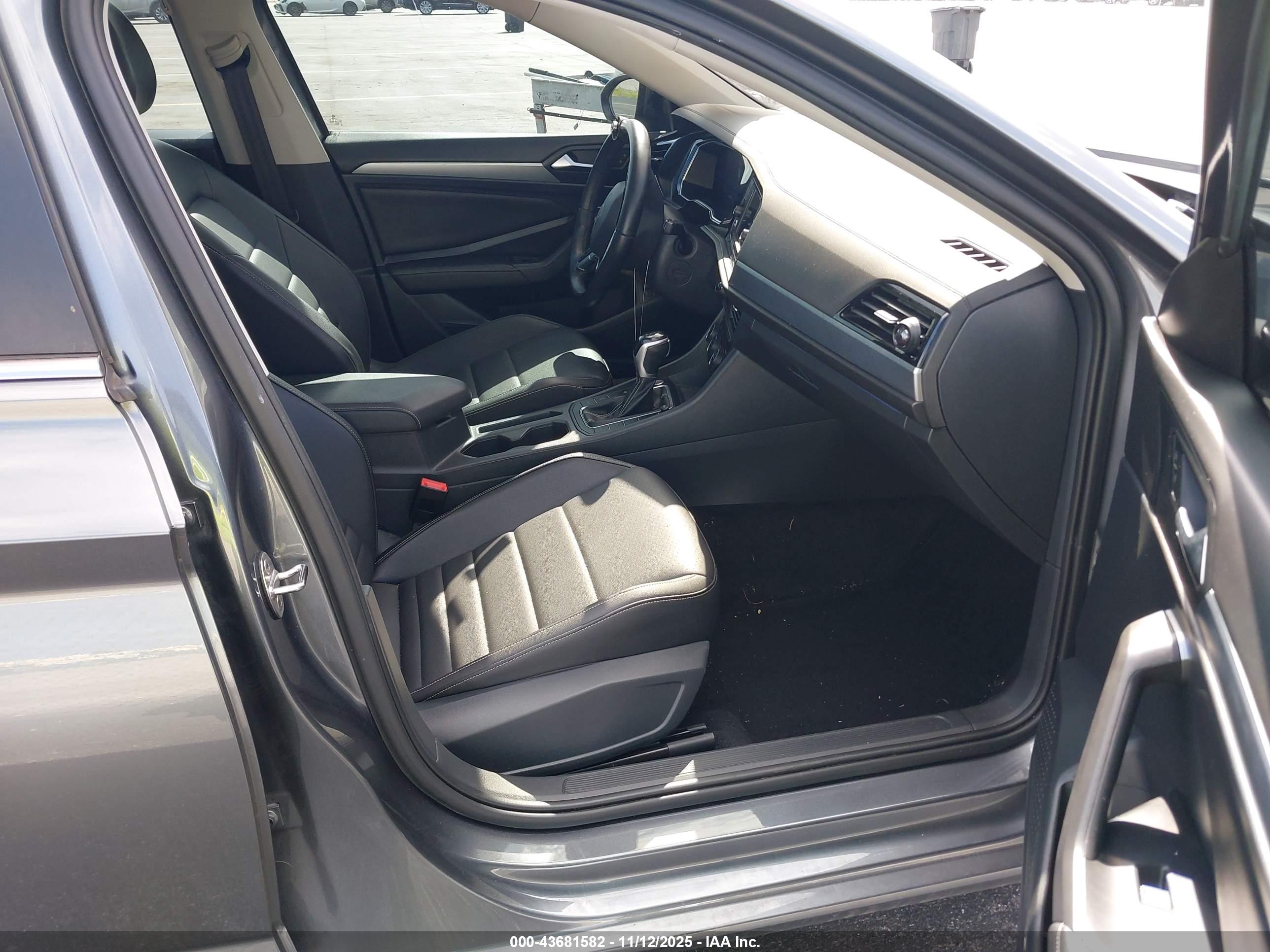 VOLKSWAGEN JETTA image 5