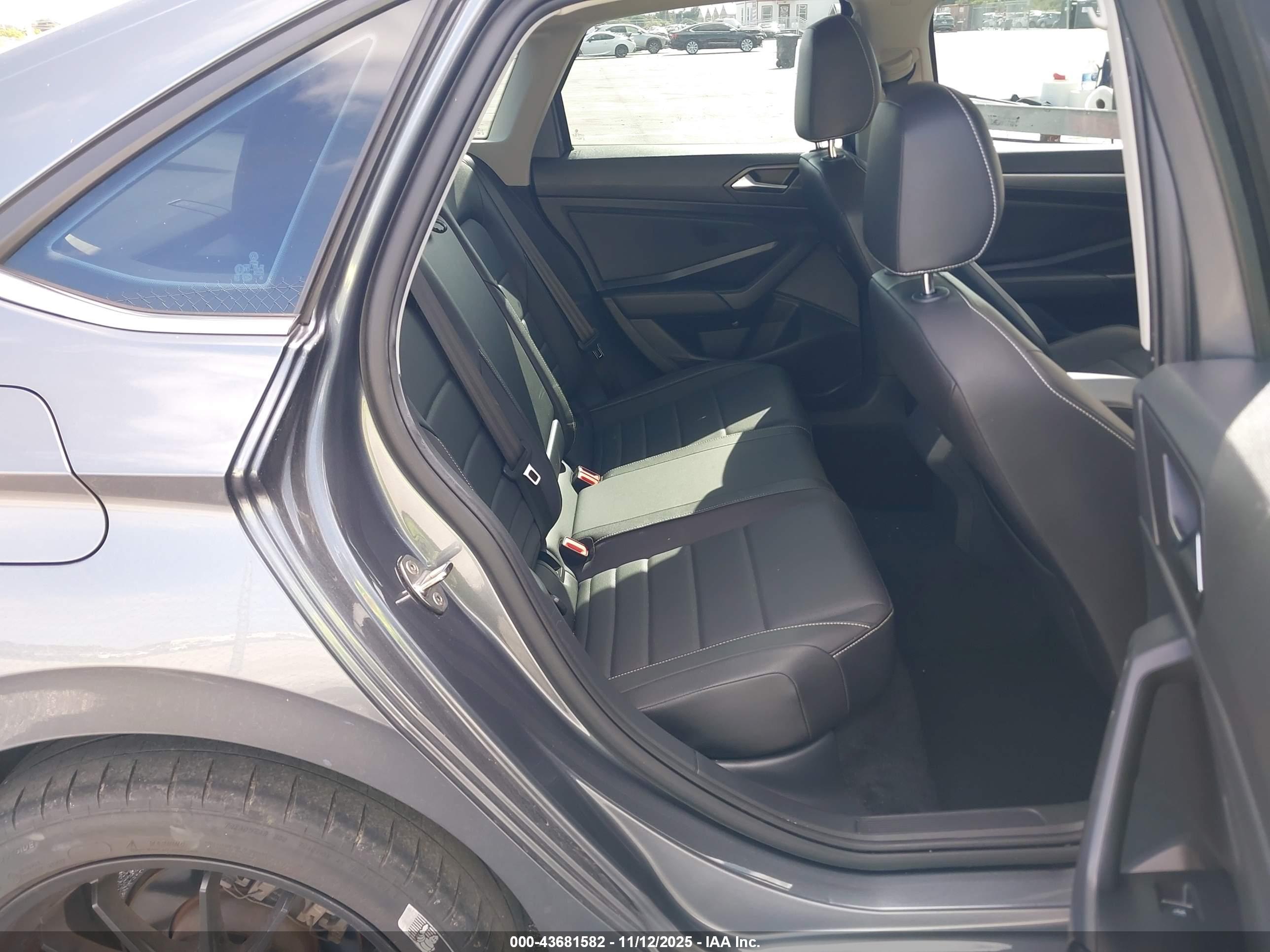 VOLKSWAGEN JETTA image 8