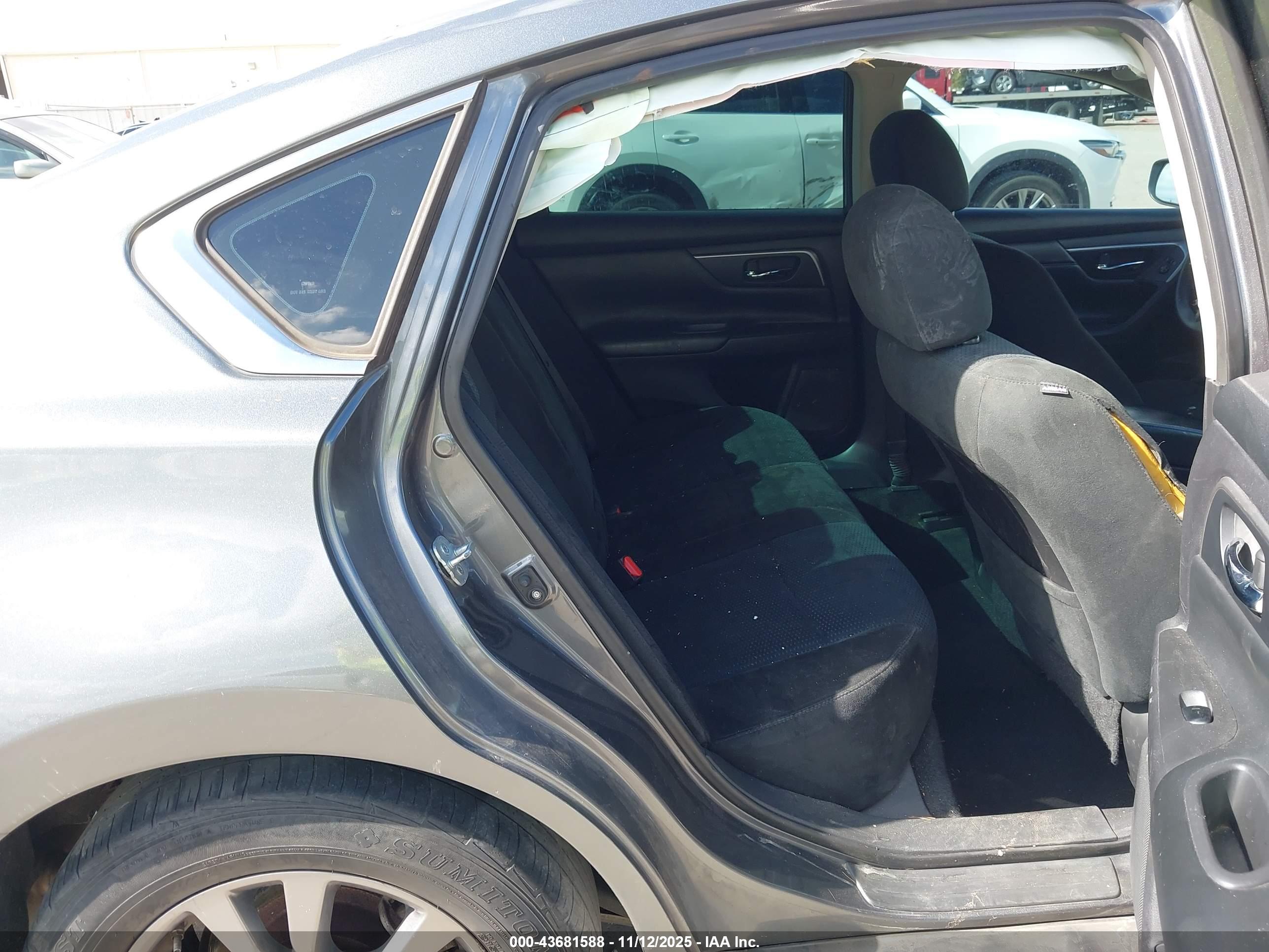 NISSAN ALTIMA image 8