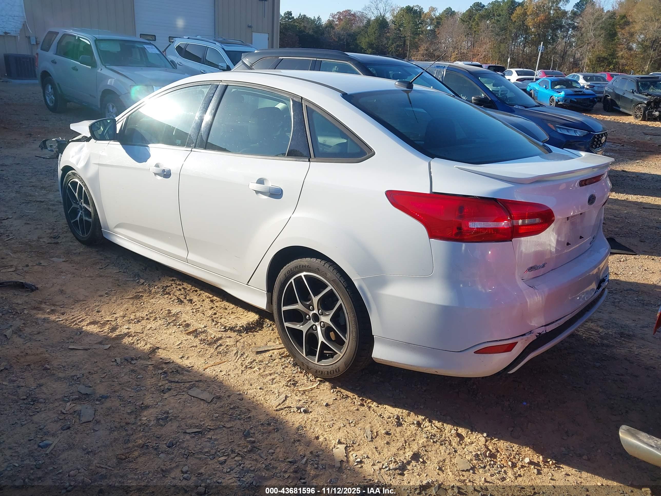FORD FOCUS image 3