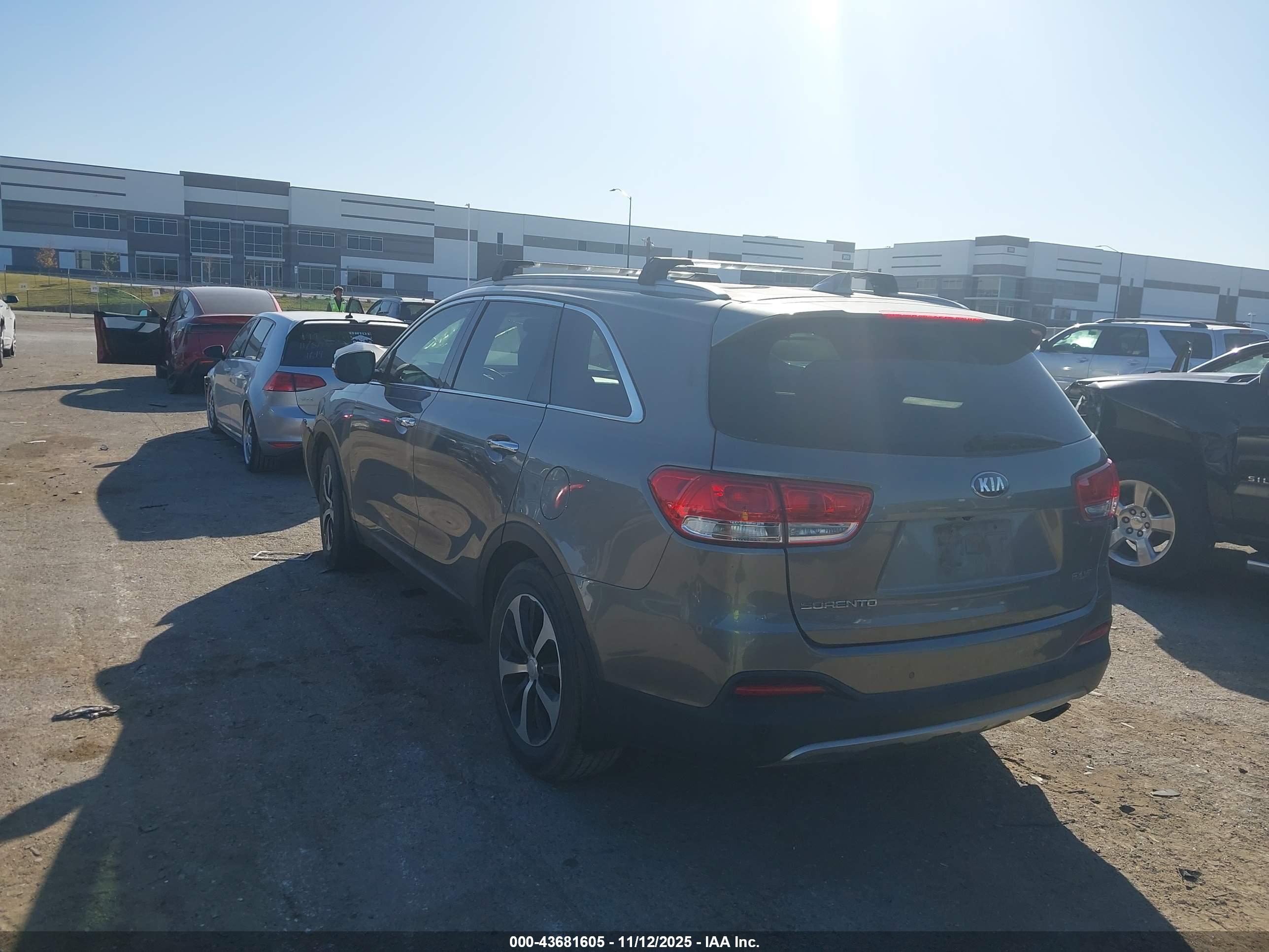 KIA SORENTO image 3
