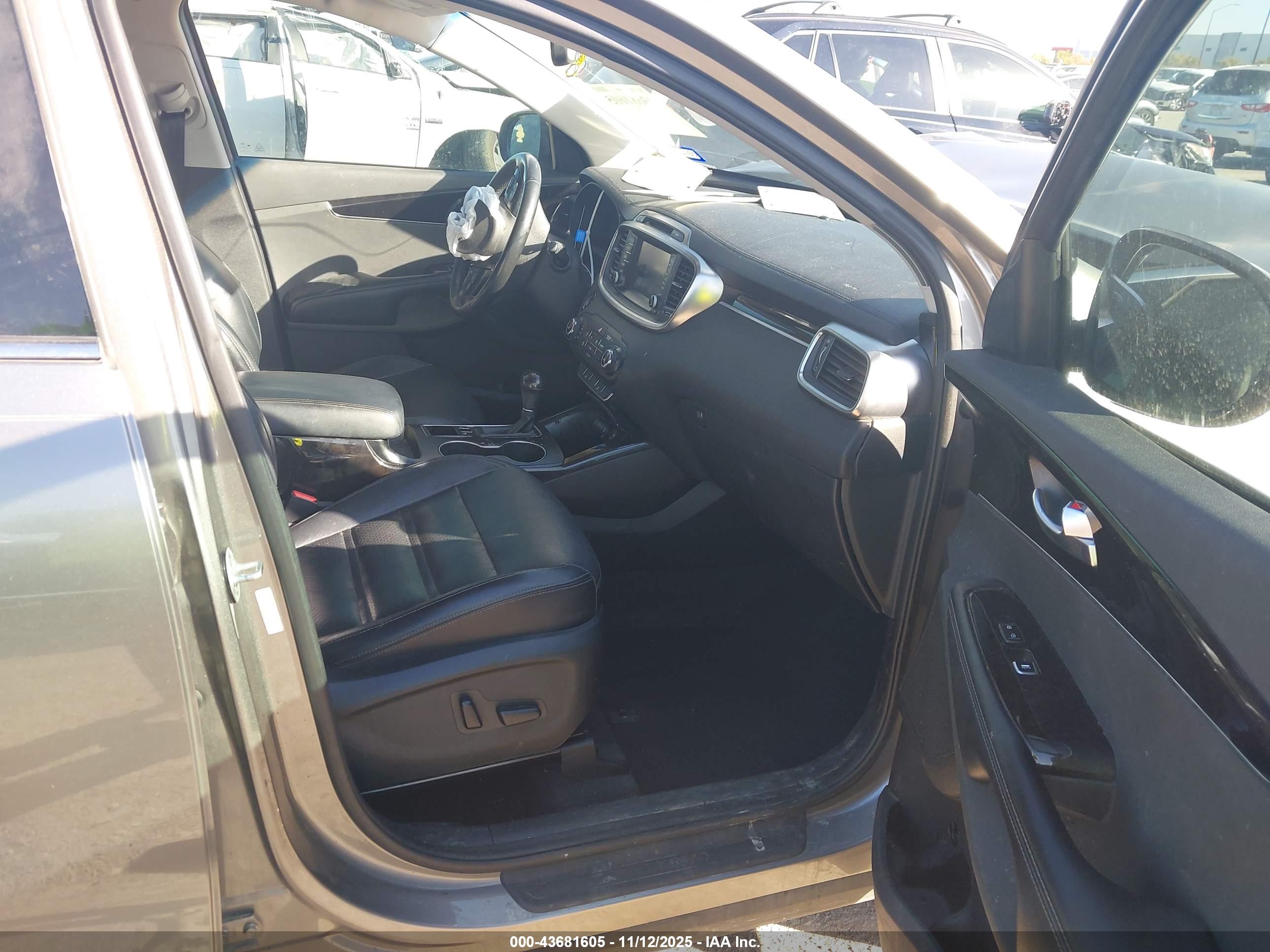 KIA SORENTO image 5