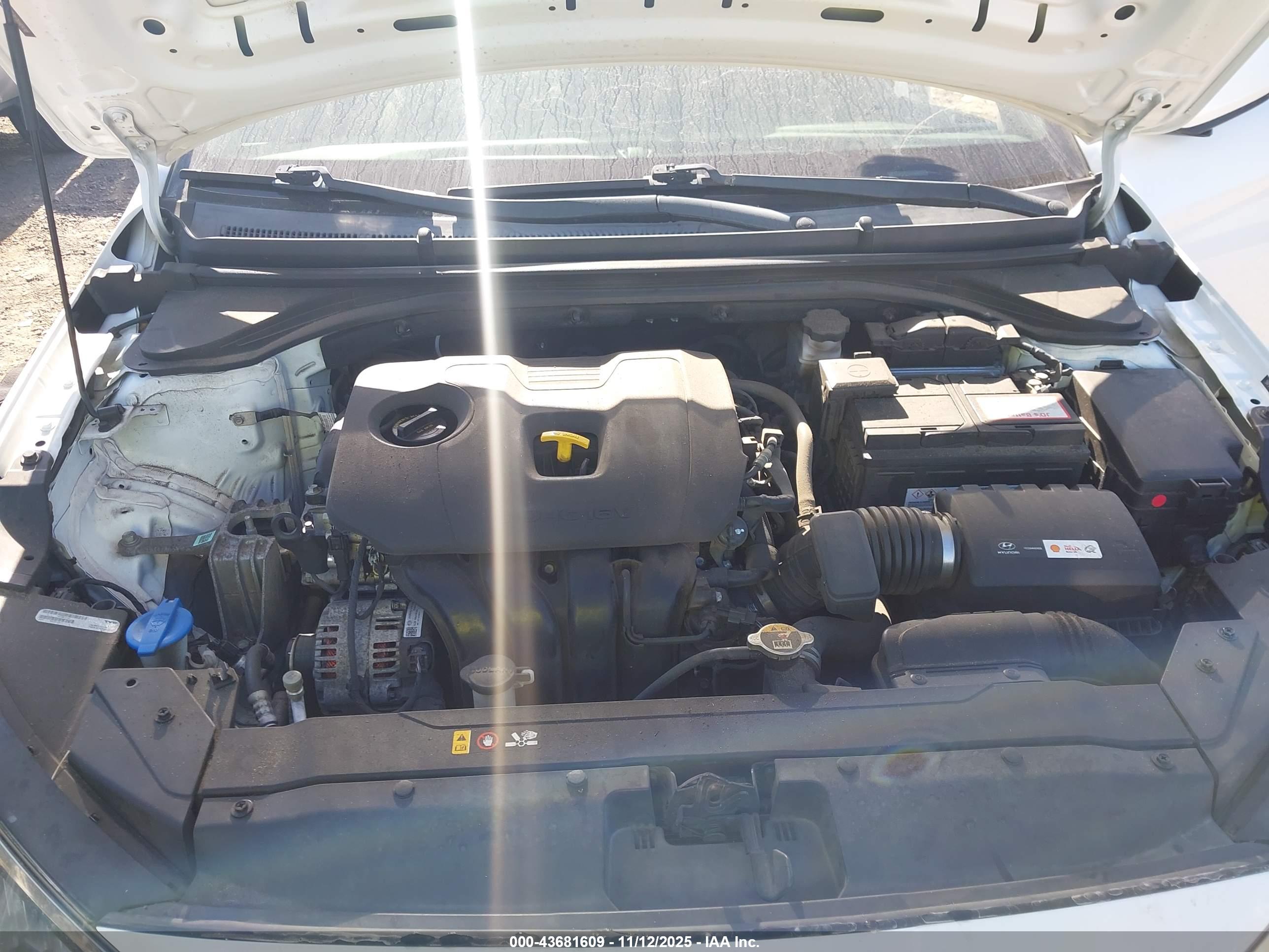 HYUNDAI ELANTRA image 10