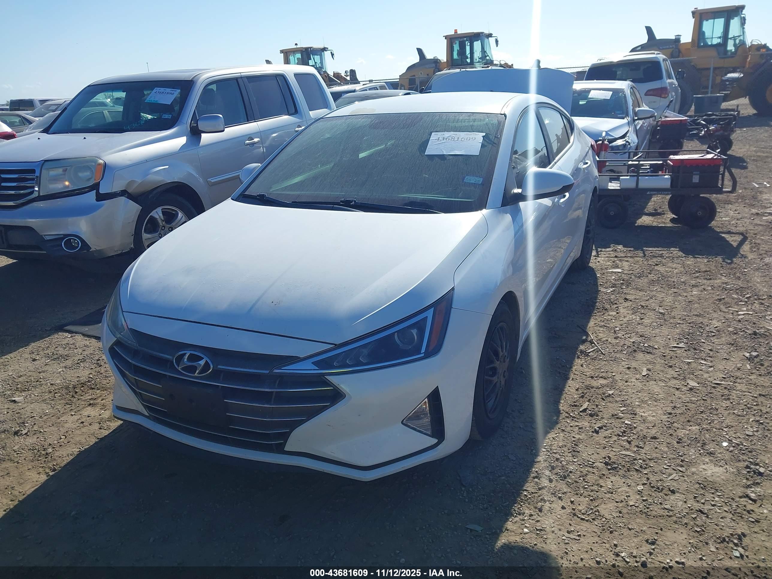 HYUNDAI ELANTRA image 2