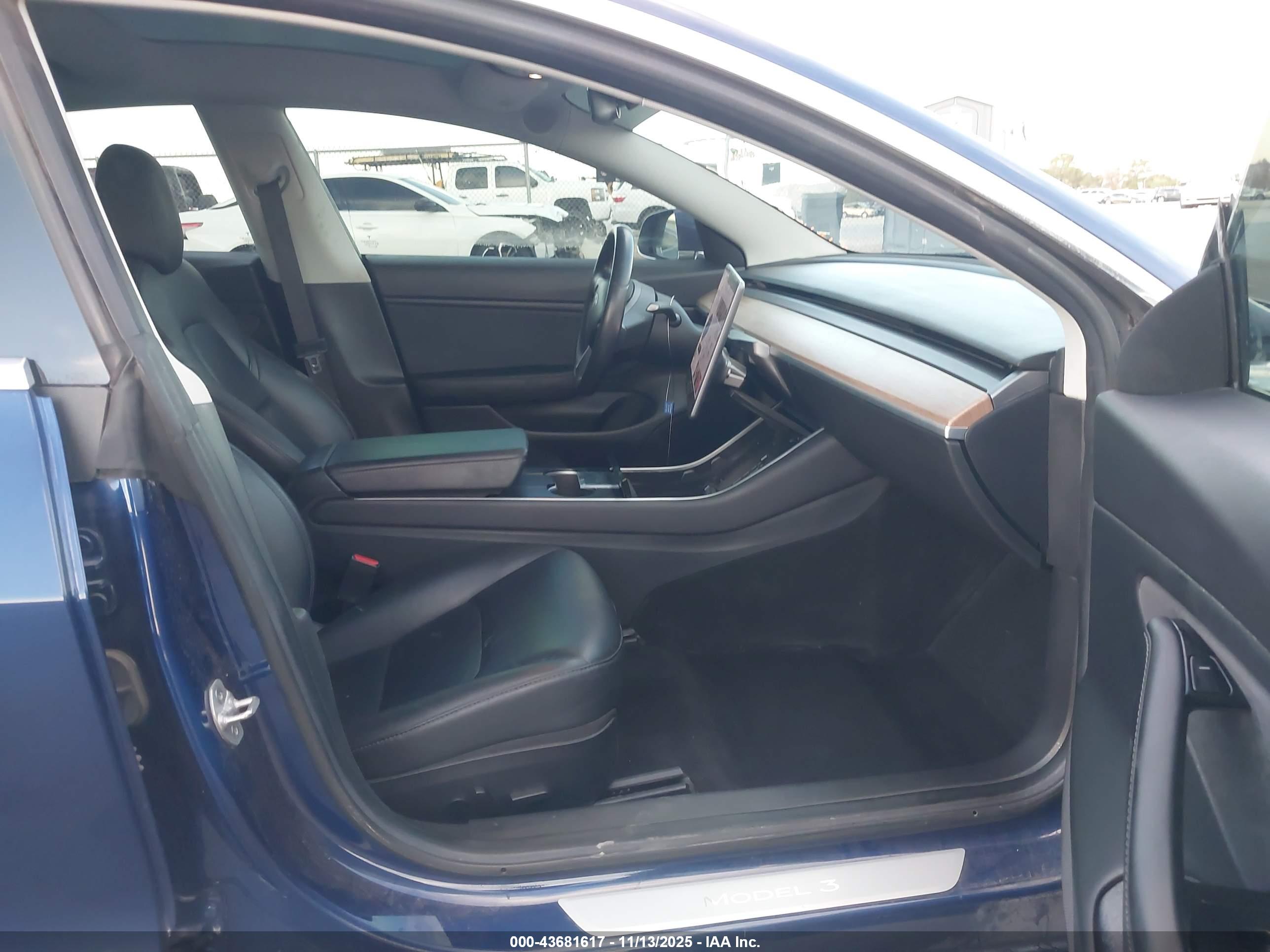TESLA MODEL image 5