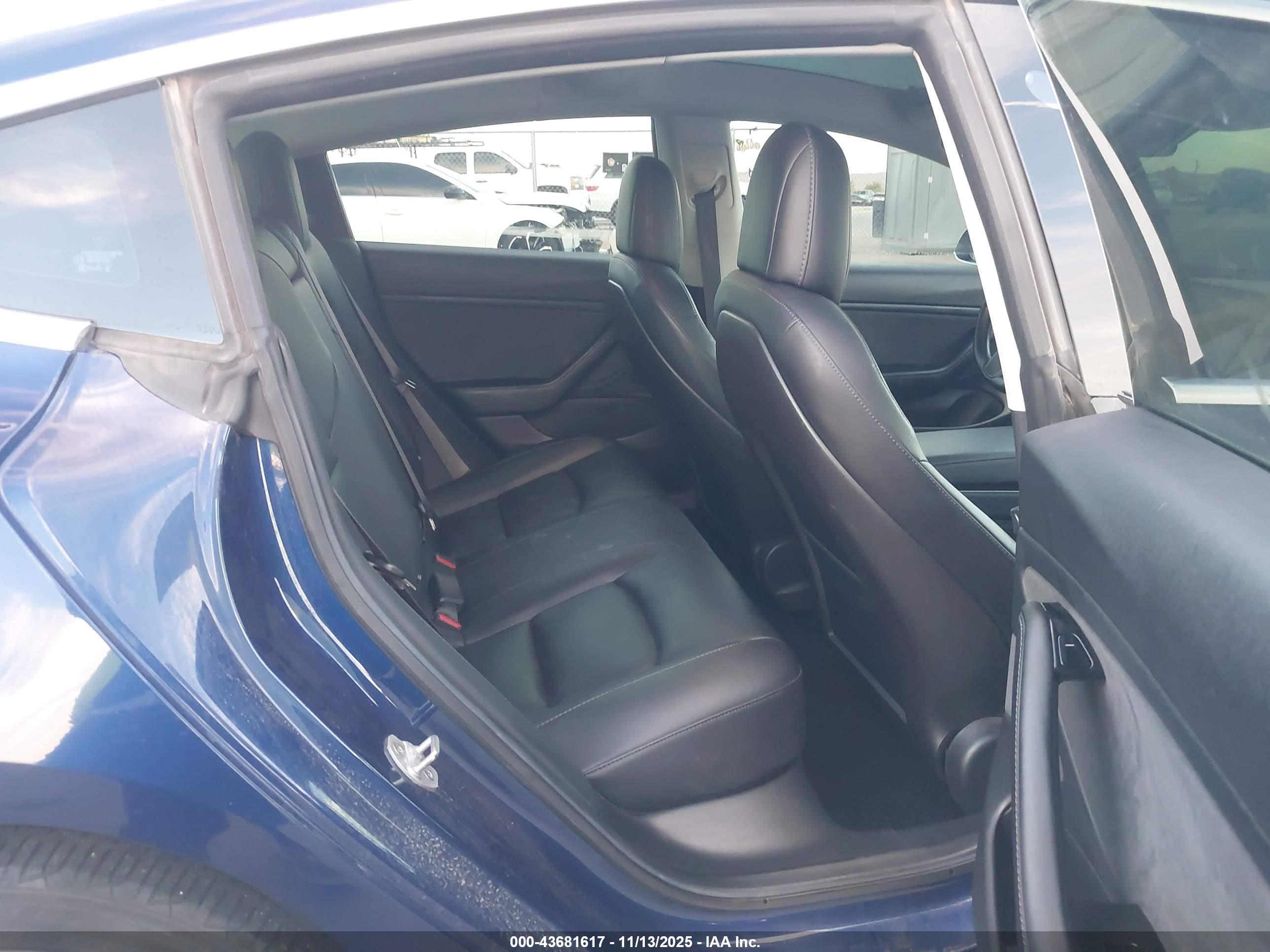 TESLA MODEL image 8