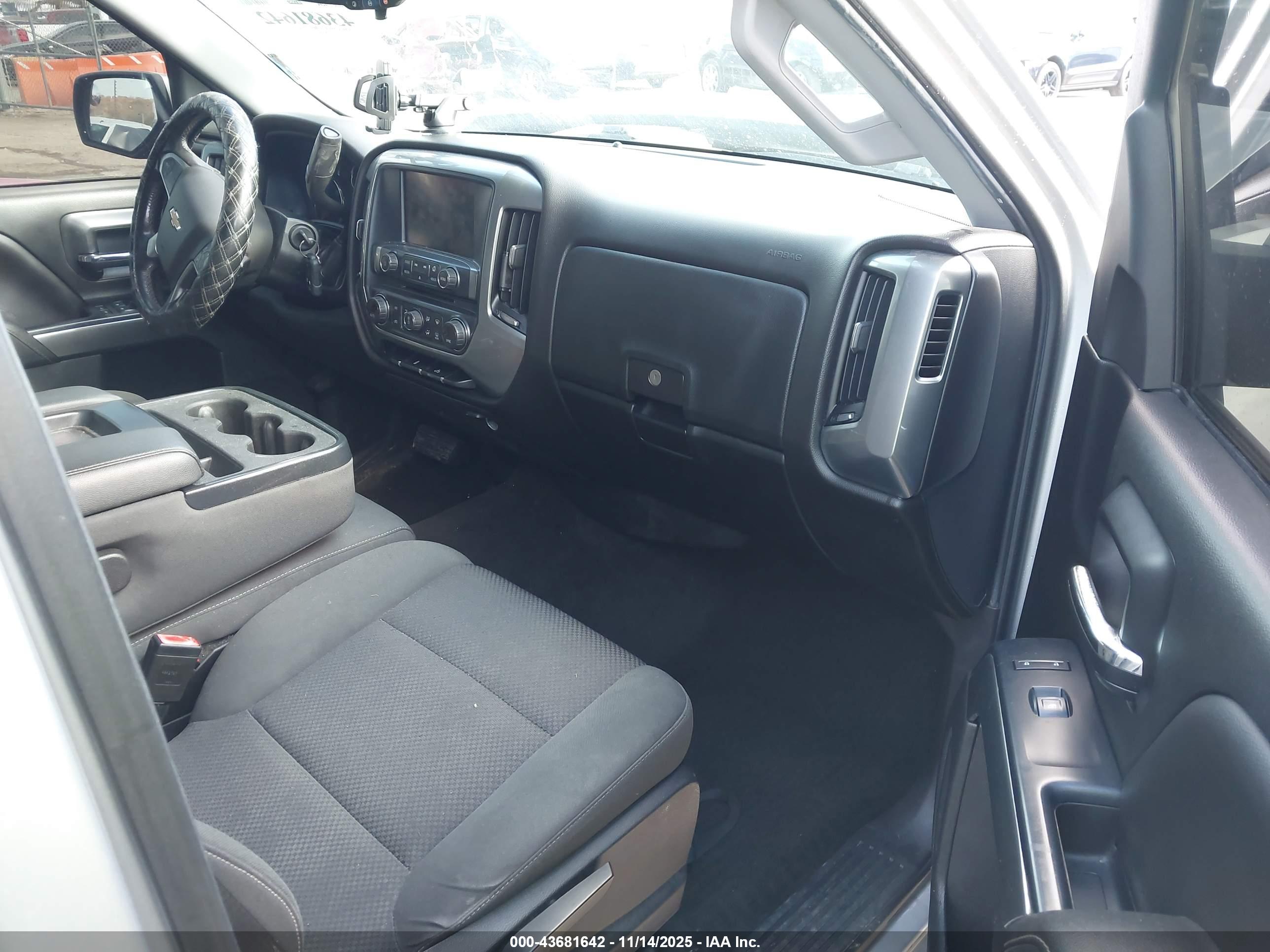 CHEVROLET SILVERADO image 5