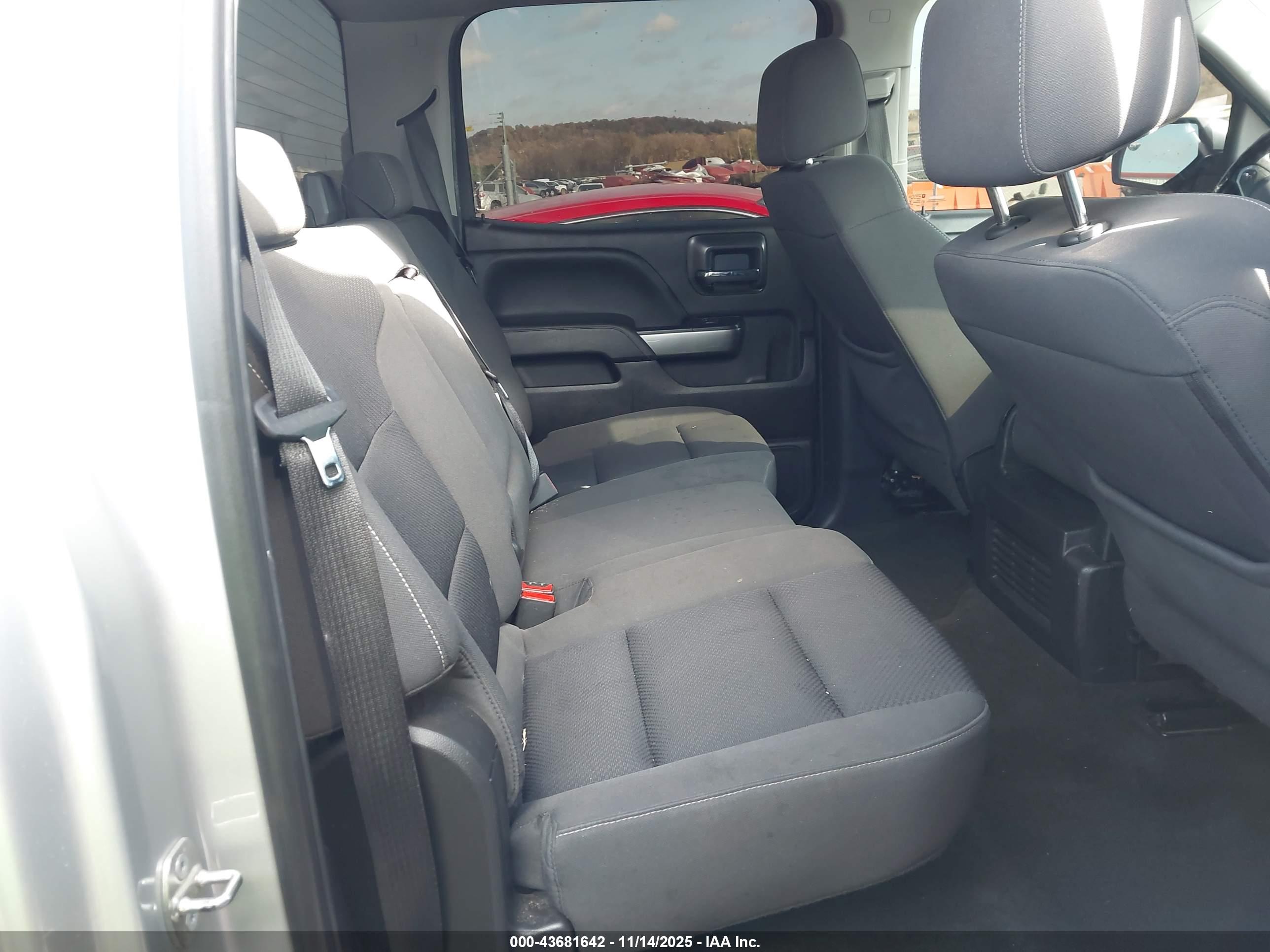 CHEVROLET SILVERADO image 8