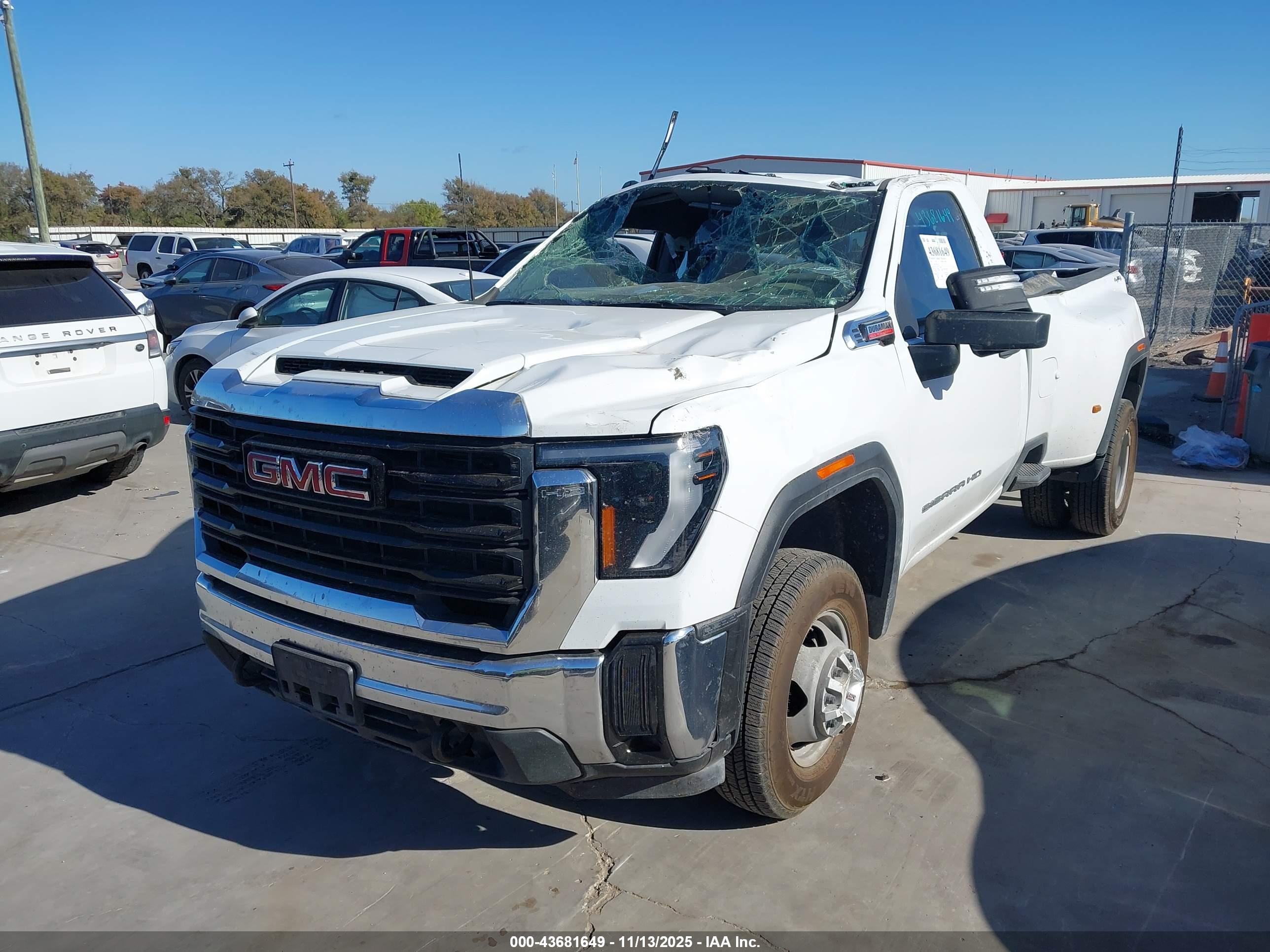 GMC SIERRA image 2
