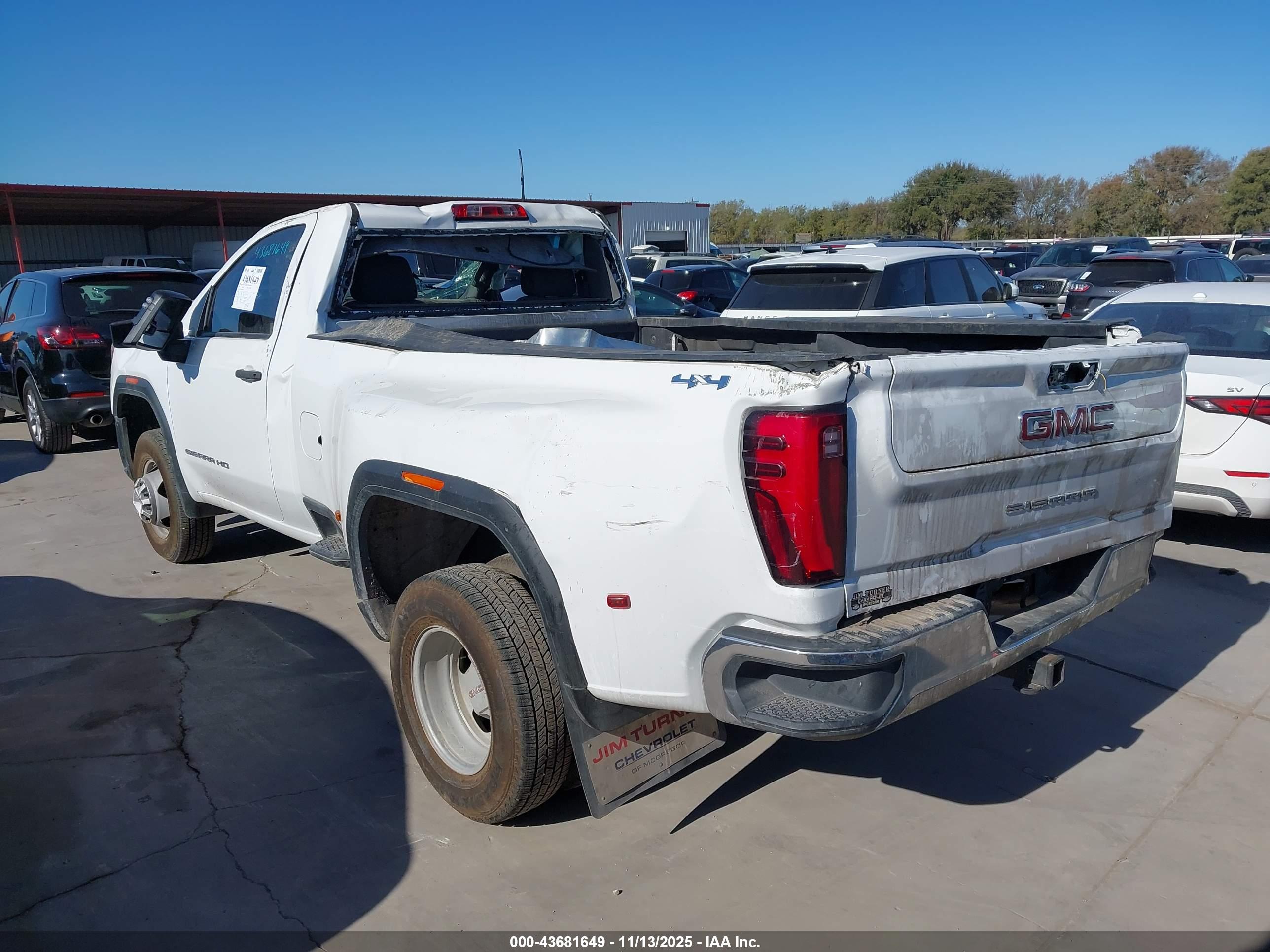 GMC SIERRA image 3