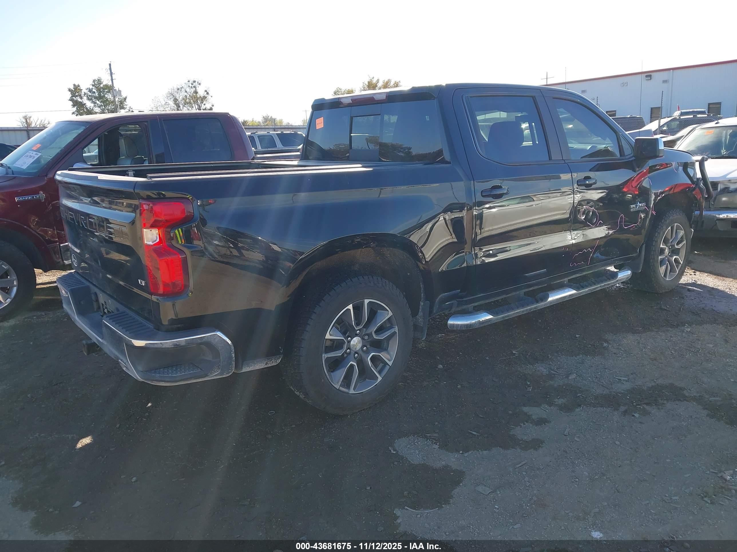 CHEVROLET SILVERADO image 4