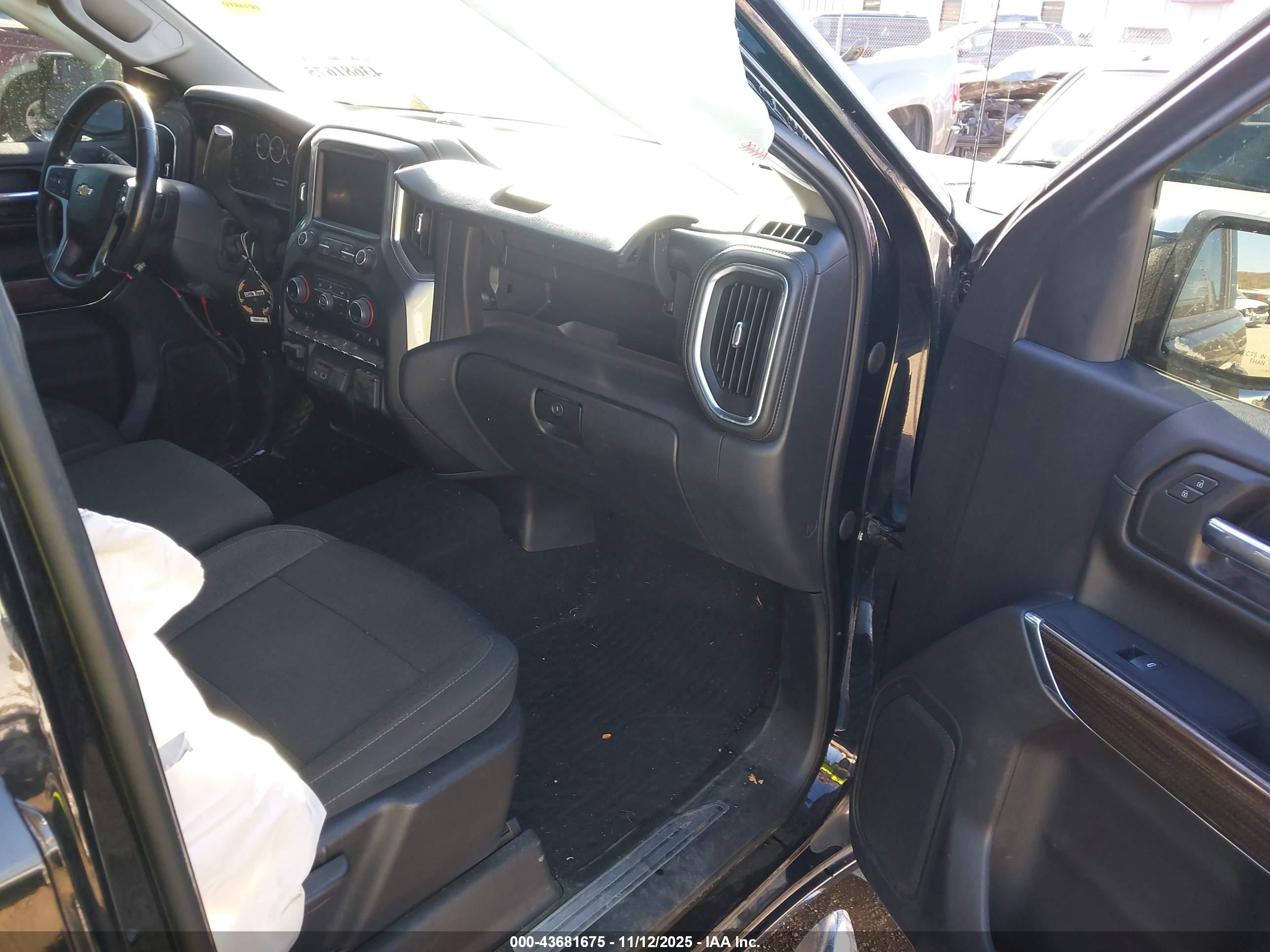CHEVROLET SILVERADO image 5