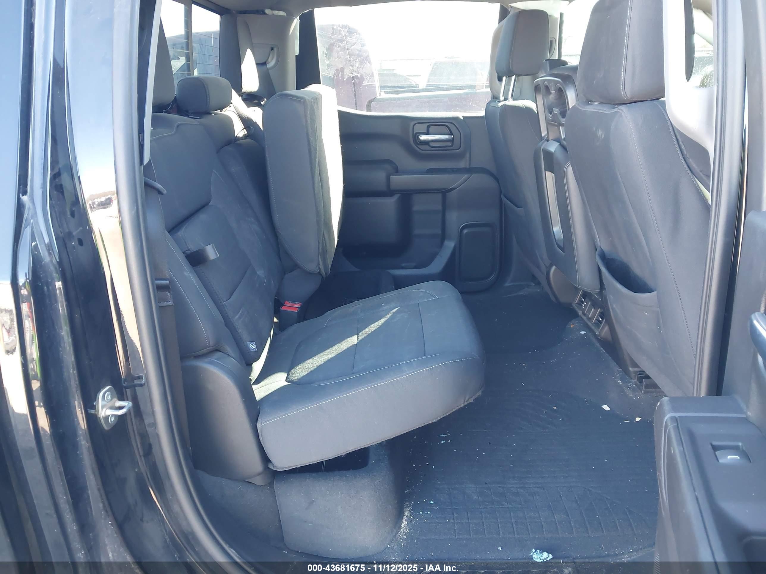 CHEVROLET SILVERADO image 8