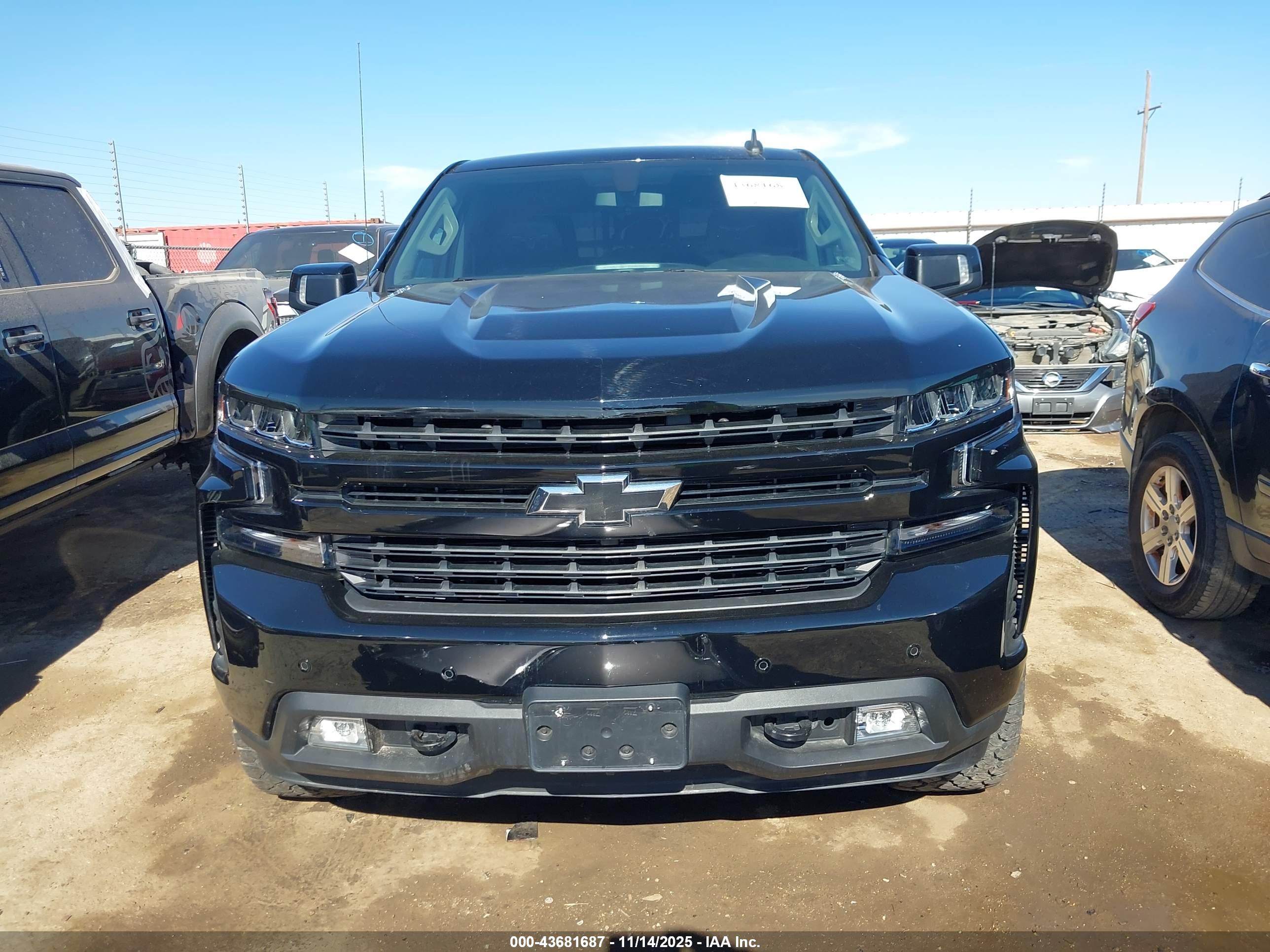 CHEVROLET SILVERADO image 6