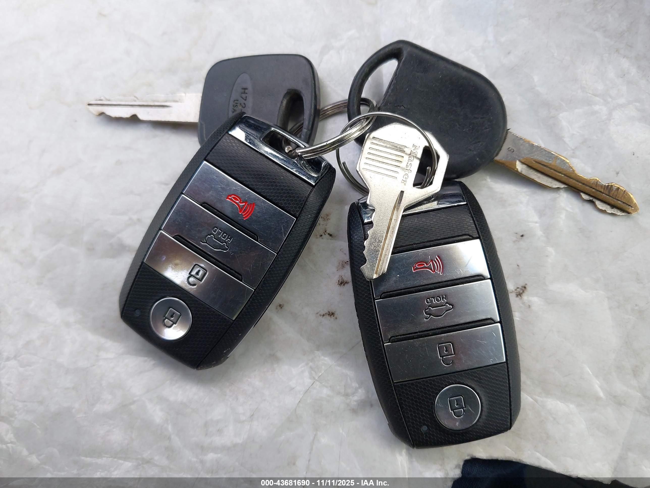 KIA SORENTO image 11